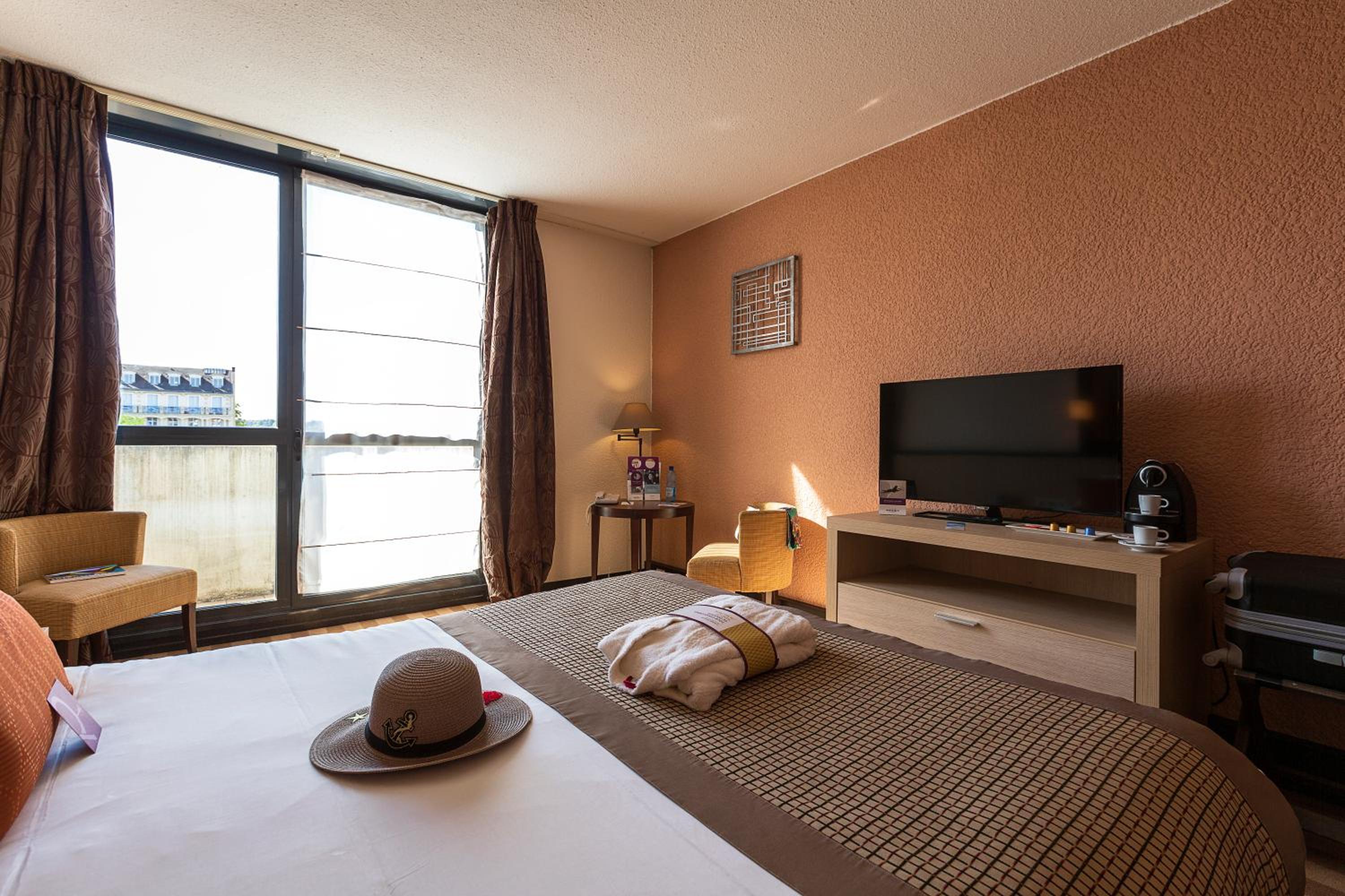 Privilege Room with 1 Double Bed - Photo 3