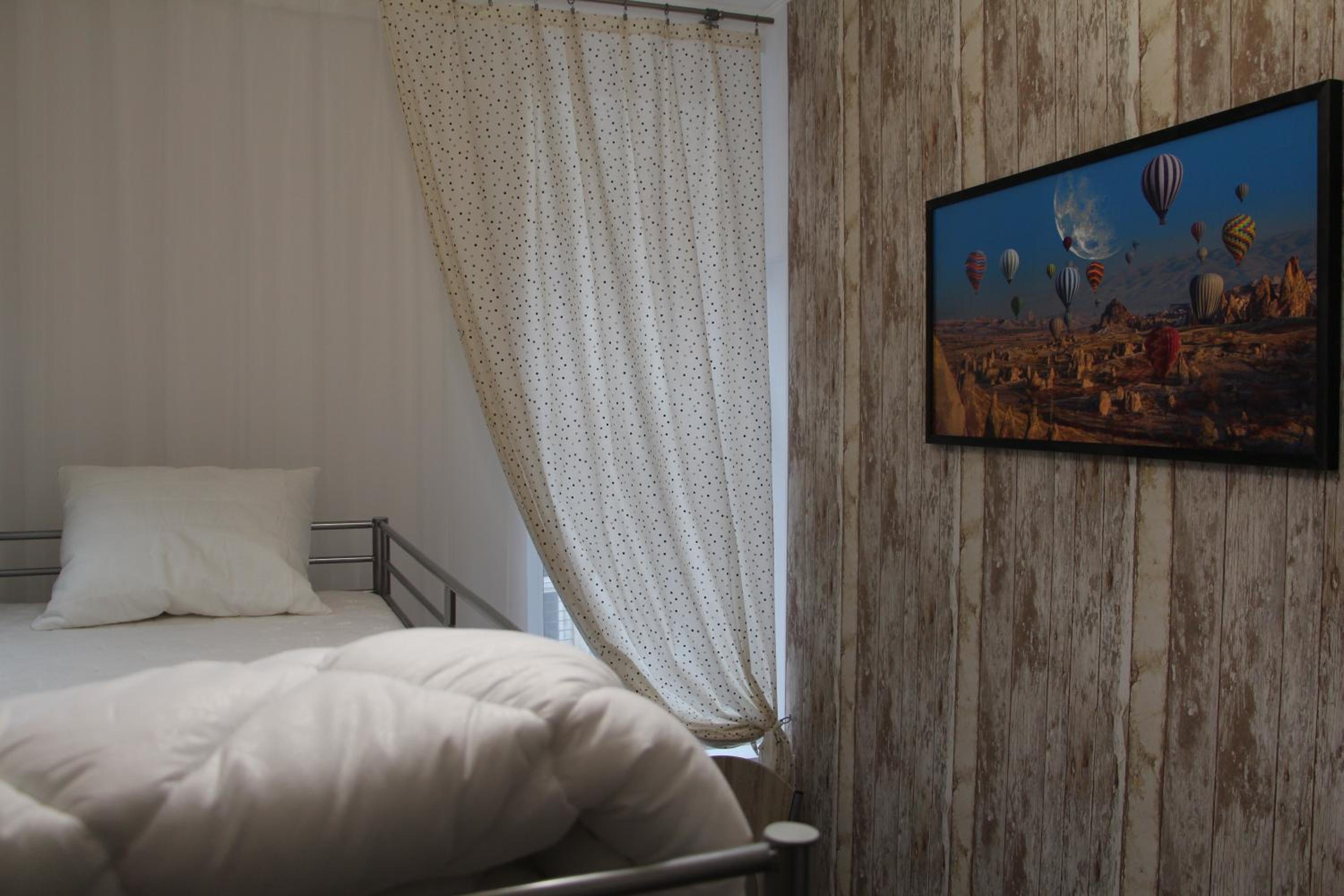 Small Twin Room - Photo 6