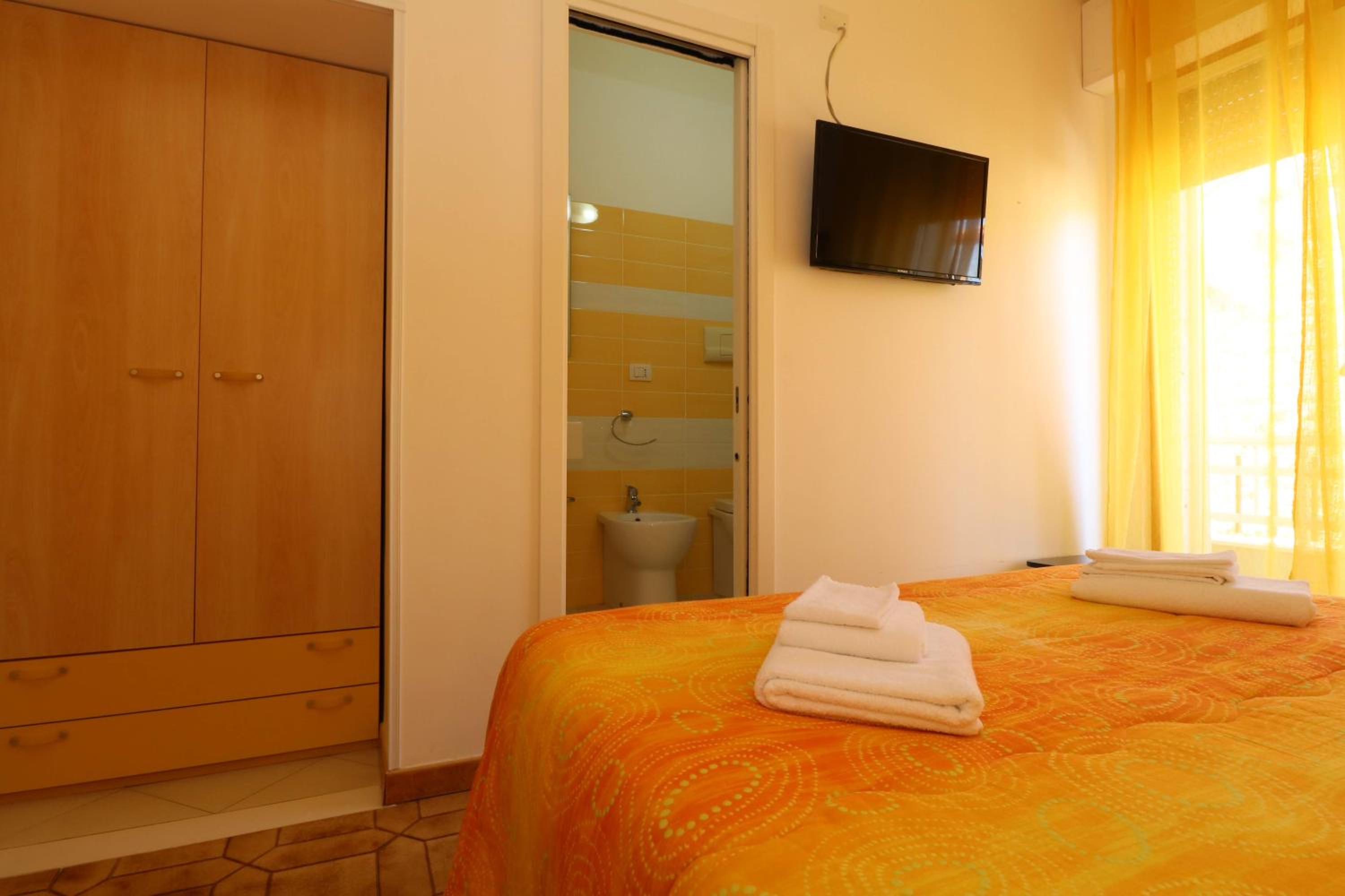 Double or Twin Room photo 3