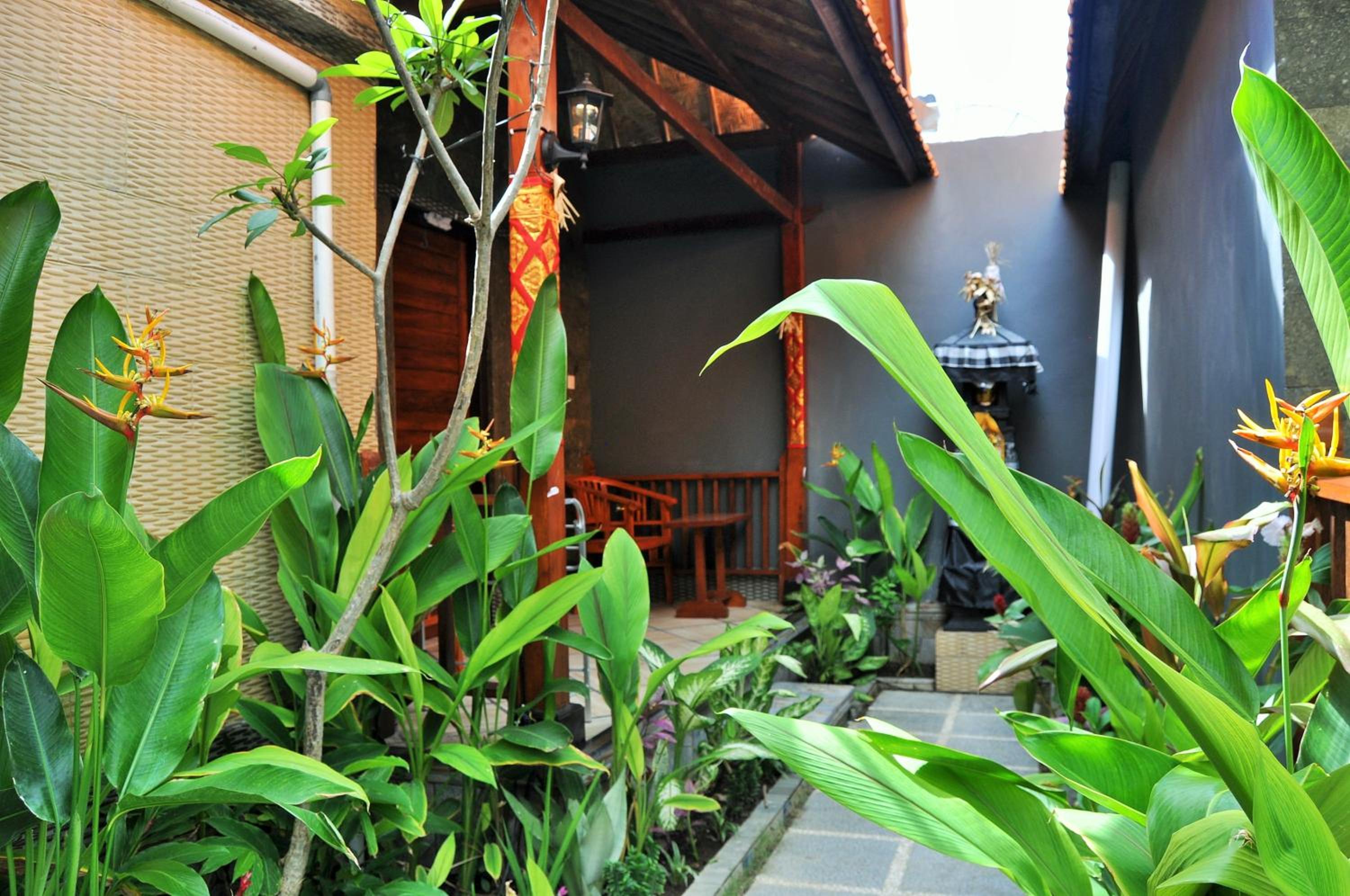 Deluxe Bungalow with Garden View photo 3
