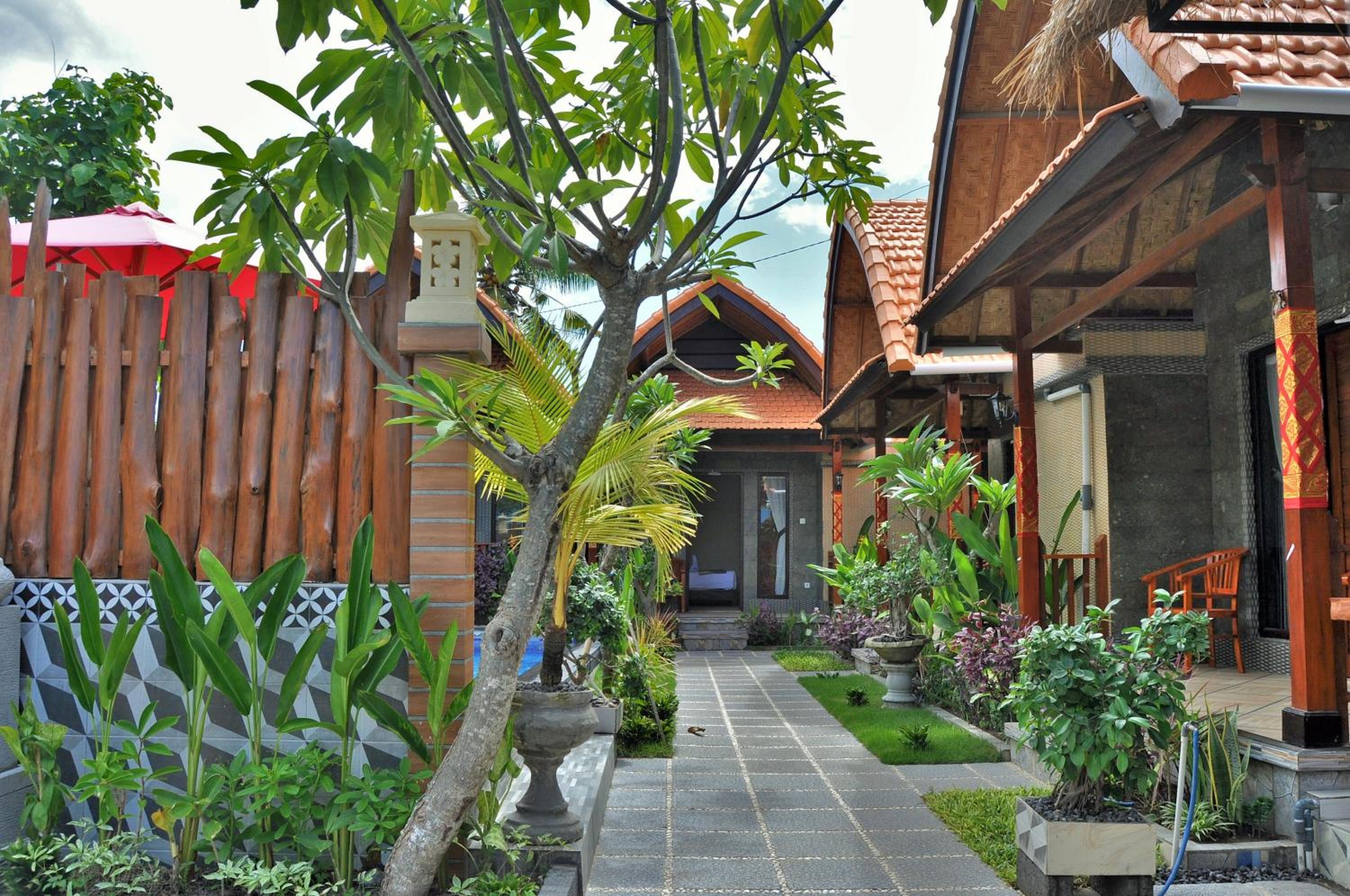 Deluxe Bungalow with Garden View photo 3