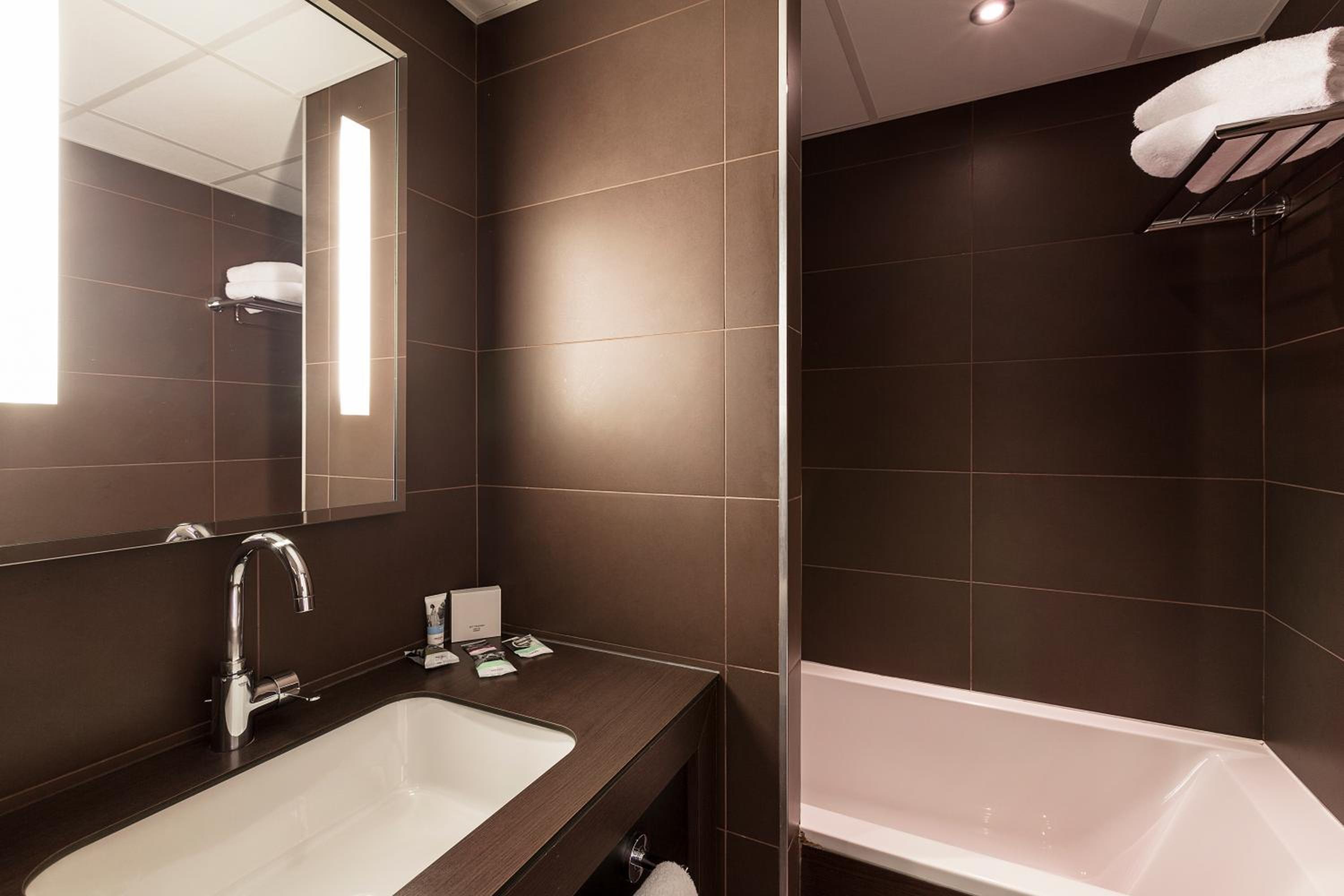 Privilege Room with 1 Double Bed - Photo 4