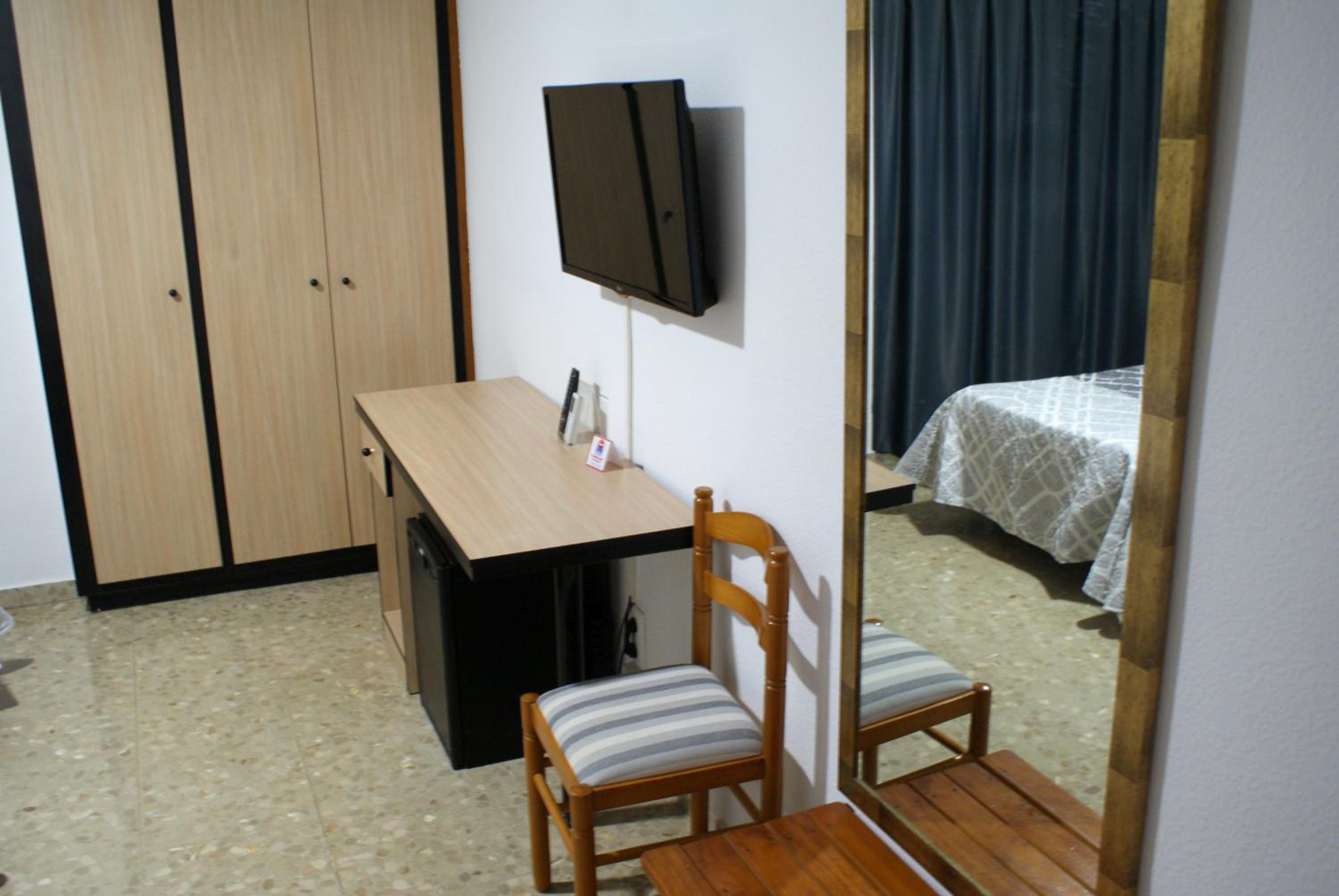 Double or Twin Room with Extra Bed photo 2