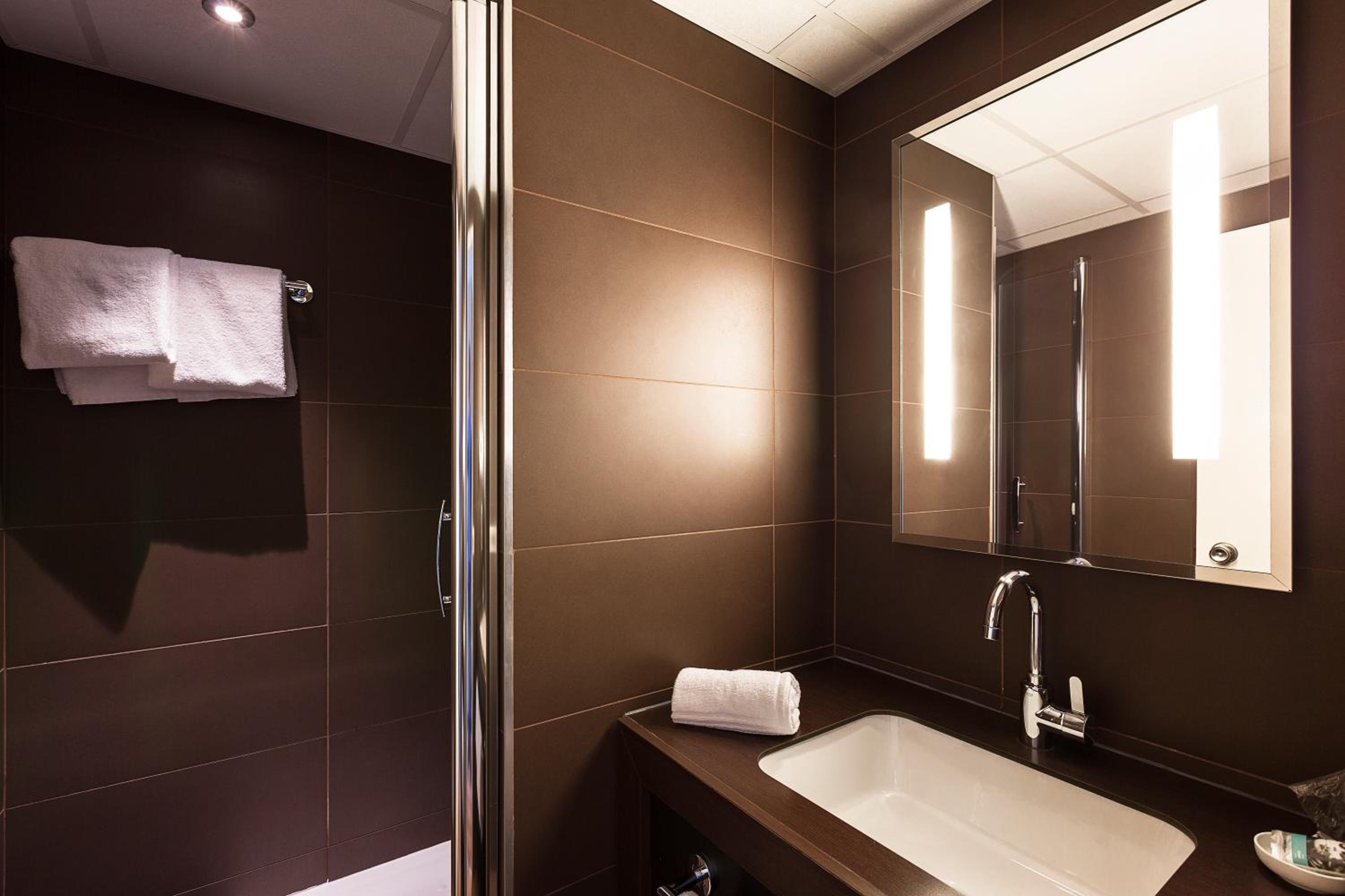 Superior Room with Two Twin Beds - Photo 4