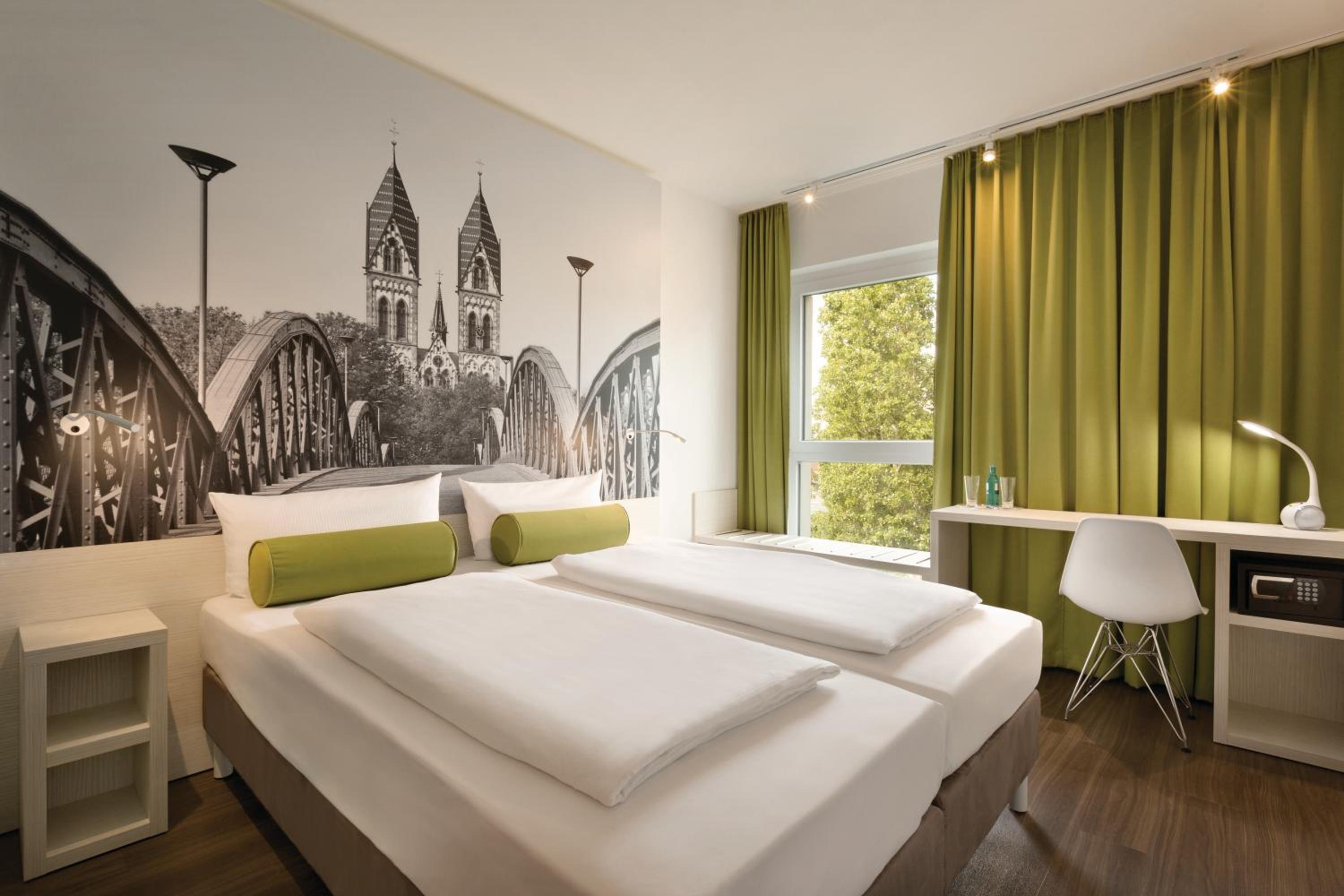 Standard Twin Room - Photo 1