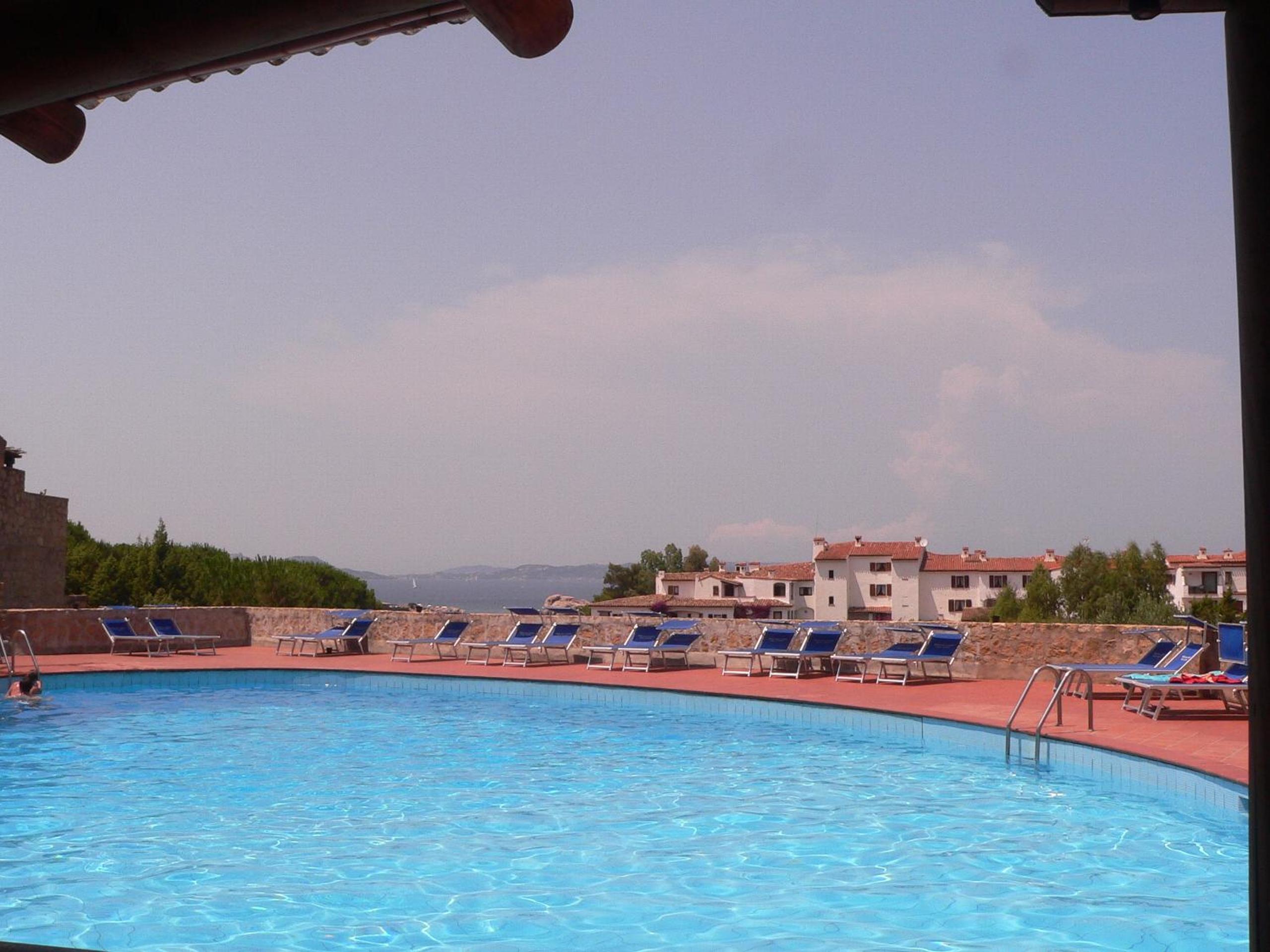 Double or Twin Room with Pool View - Photo 18