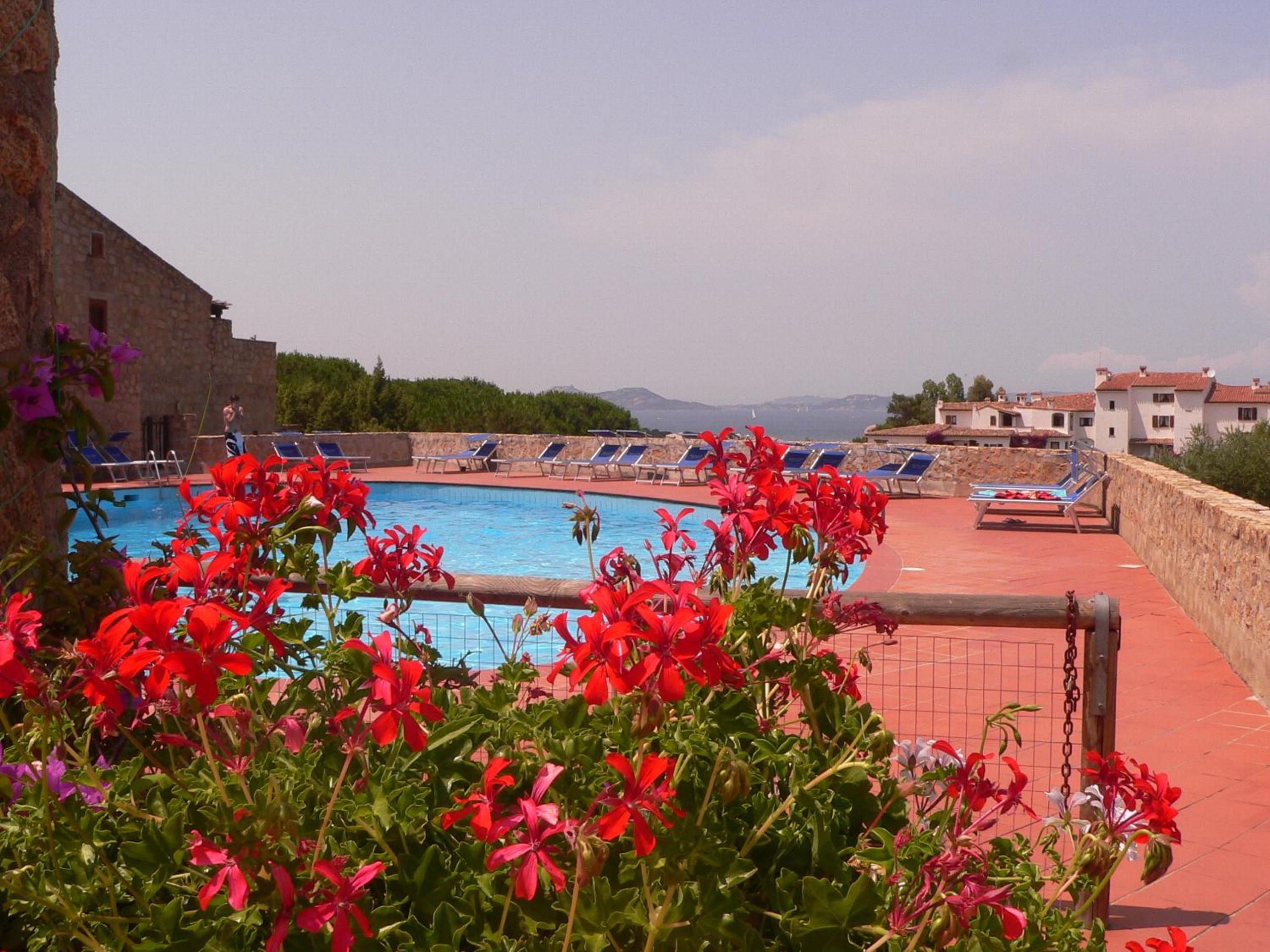 Double or Twin Room with Pool View - Photo 19