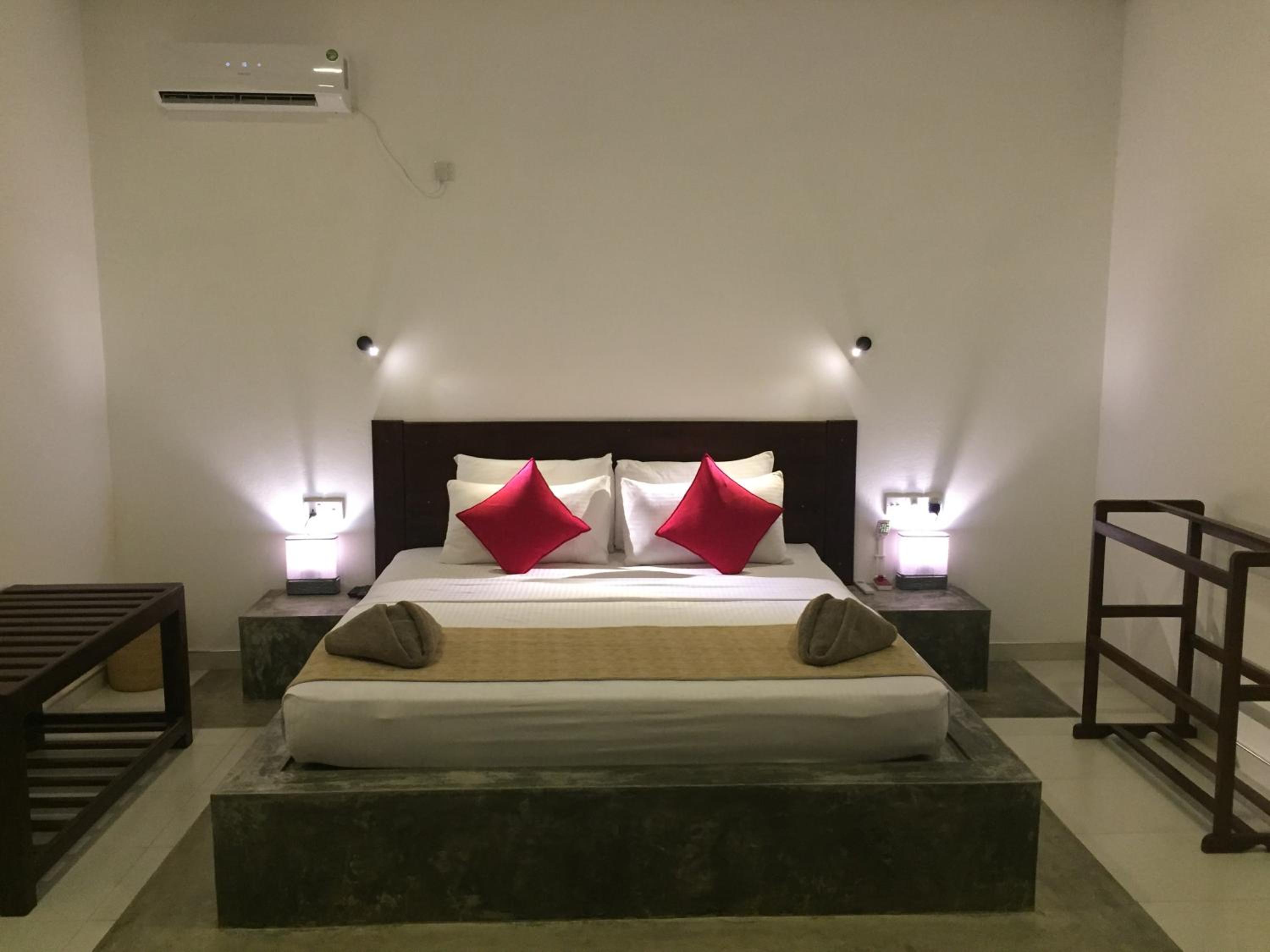 Deluxe Double Room with Balcony photo 3
