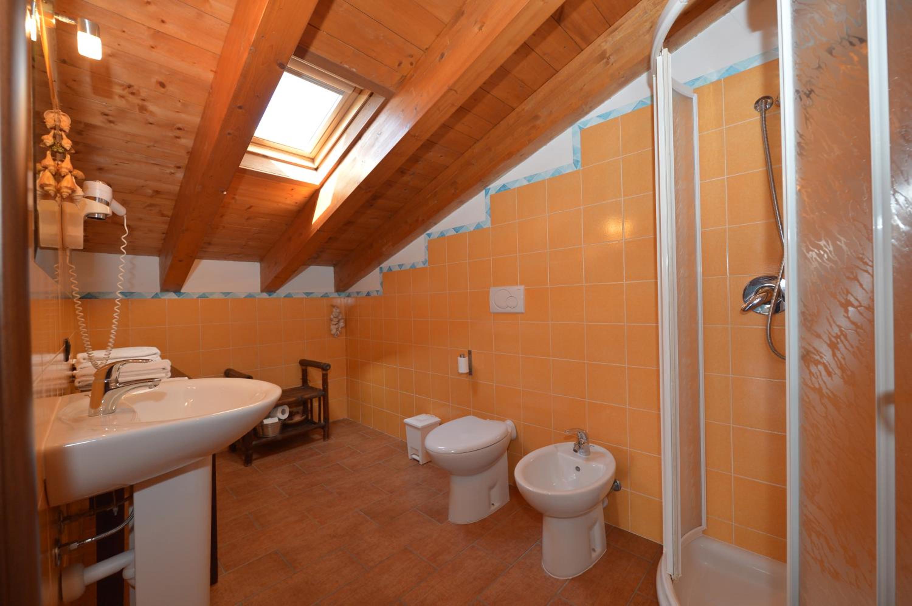 Quadruple Room - Photo 3