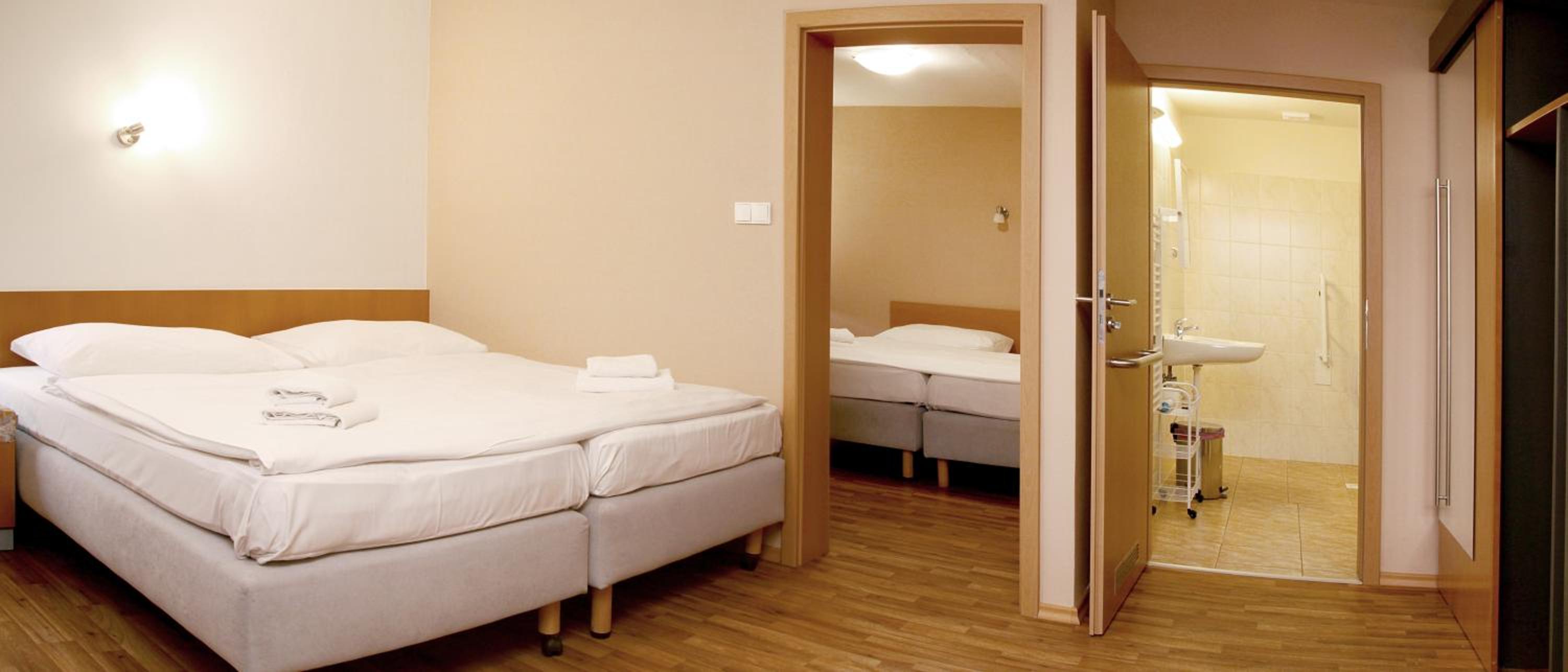 Quadruple Room - Disability Access photo 1