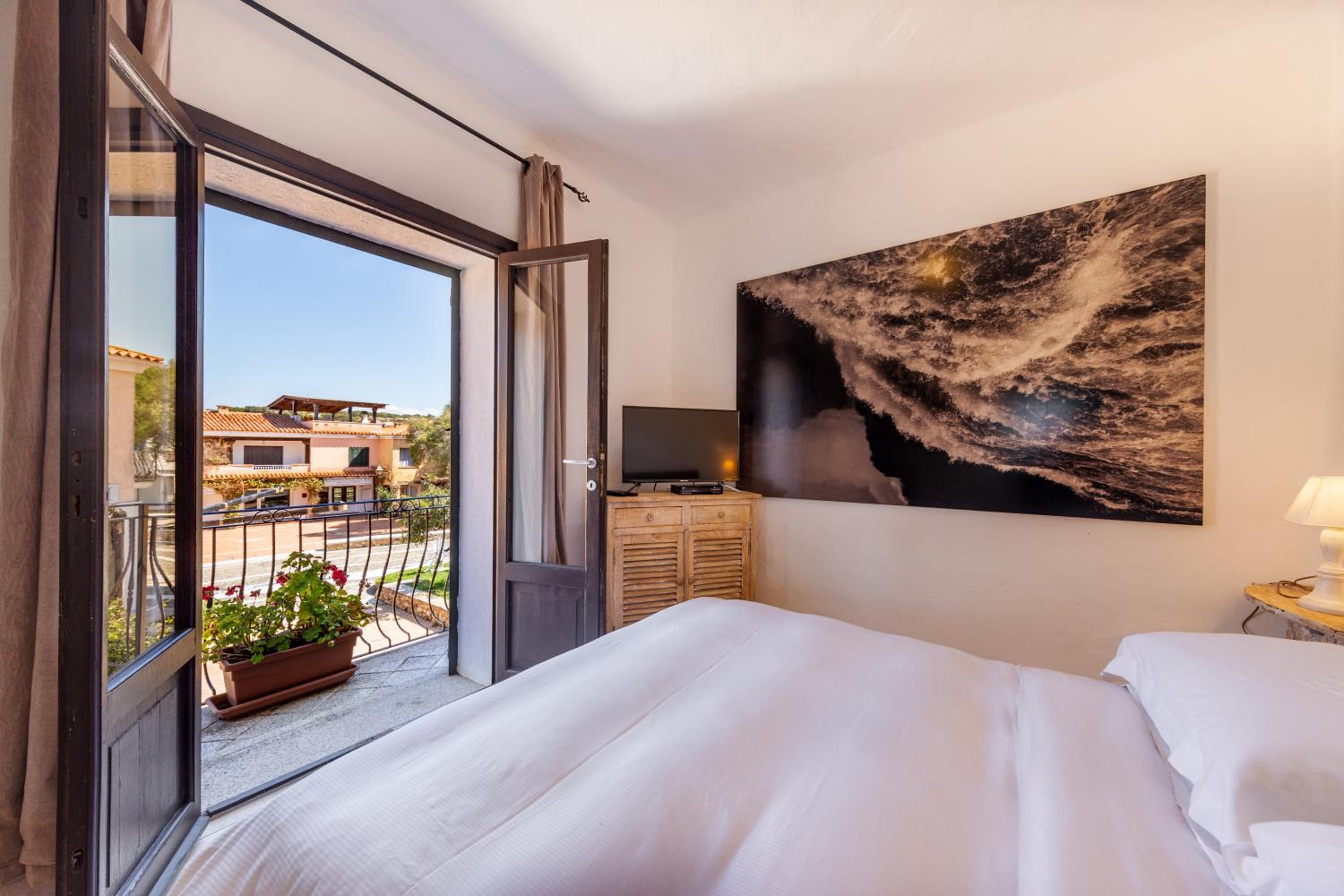 One-Bedroom Apartment With Balcony photo 1