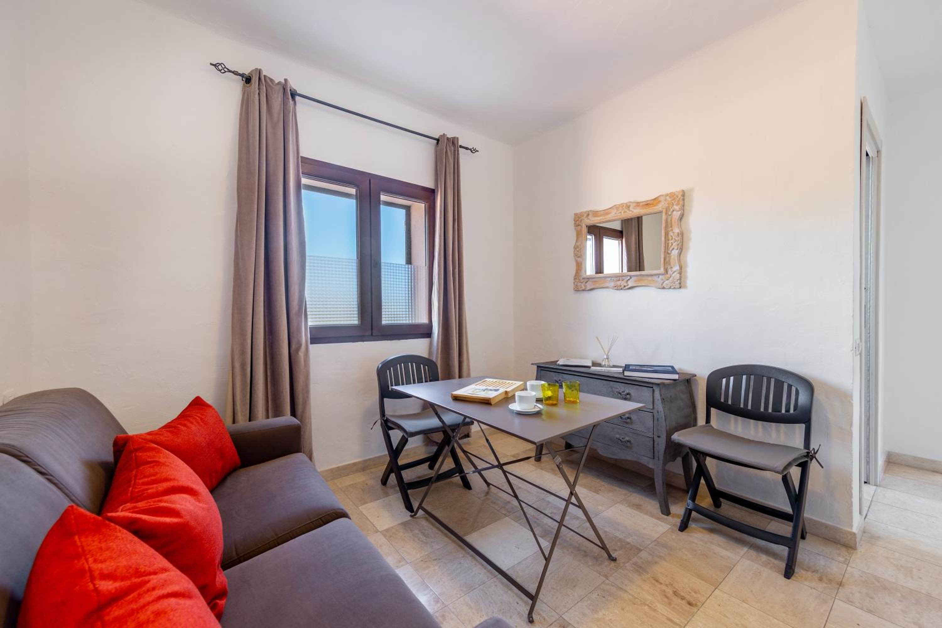 One-Bedroom Apartment With Balcony photo 3
