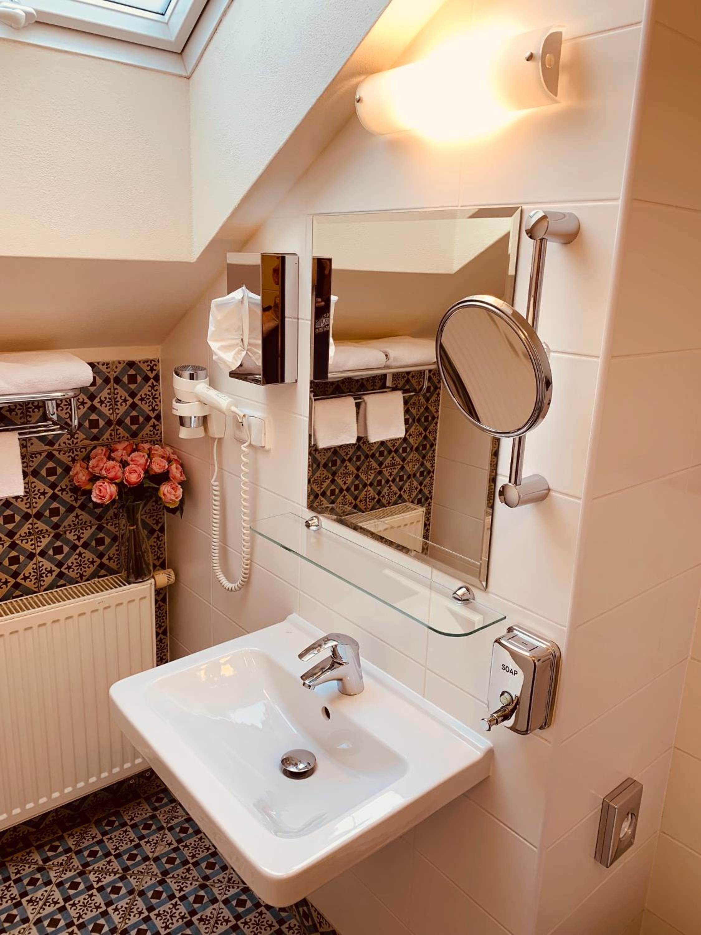 Double or Twin Room with City View - Annex photo 3