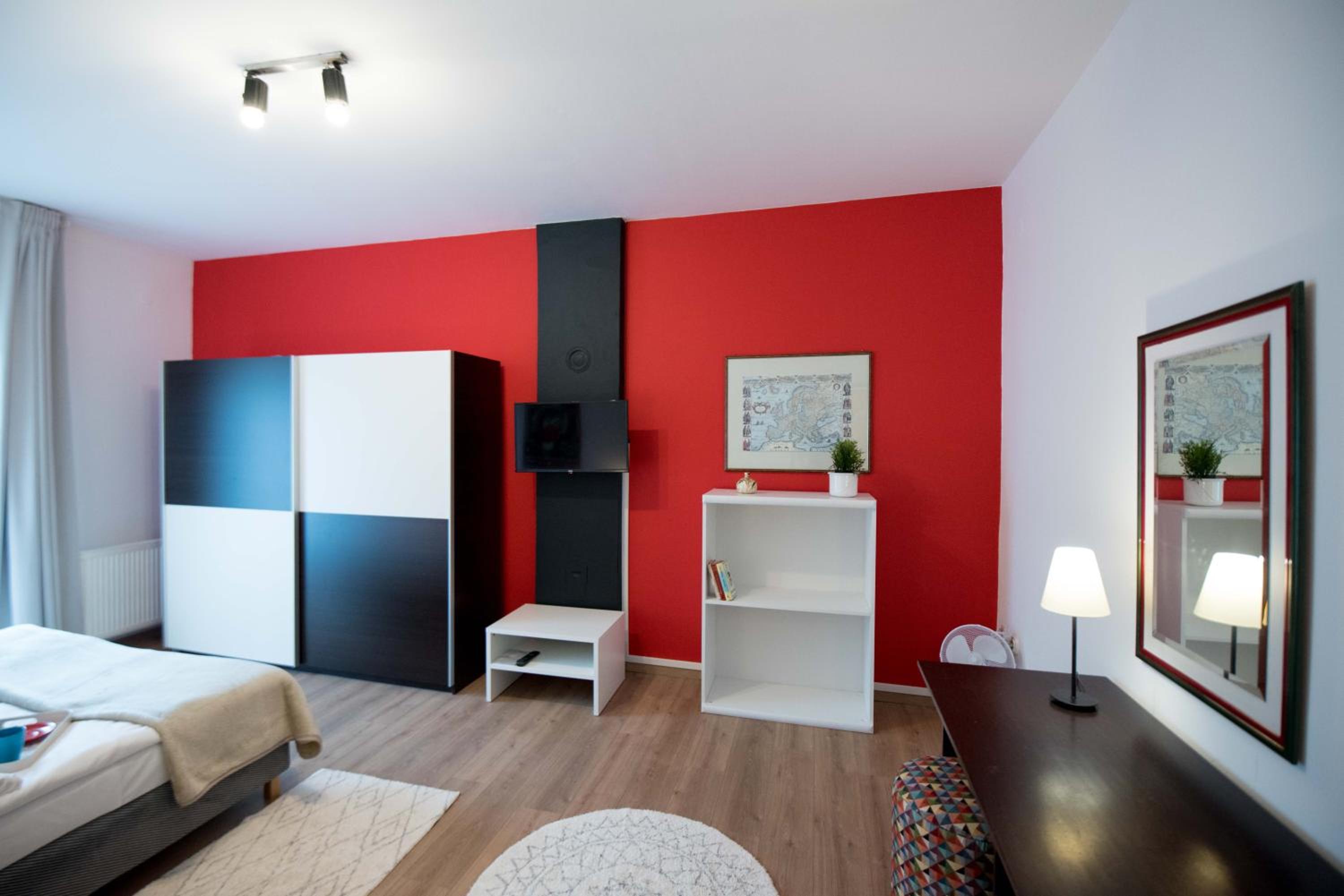One-Bedroom Apartment photo 1