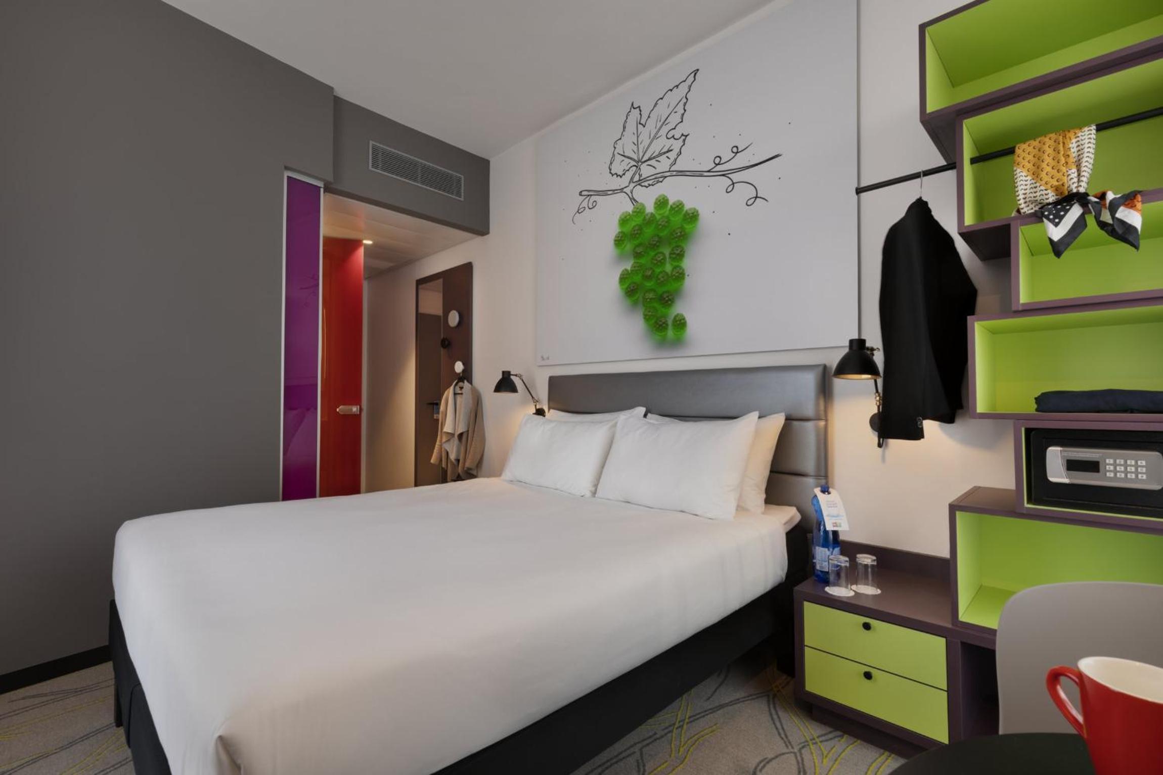 Standard Queen Room - Photo 1