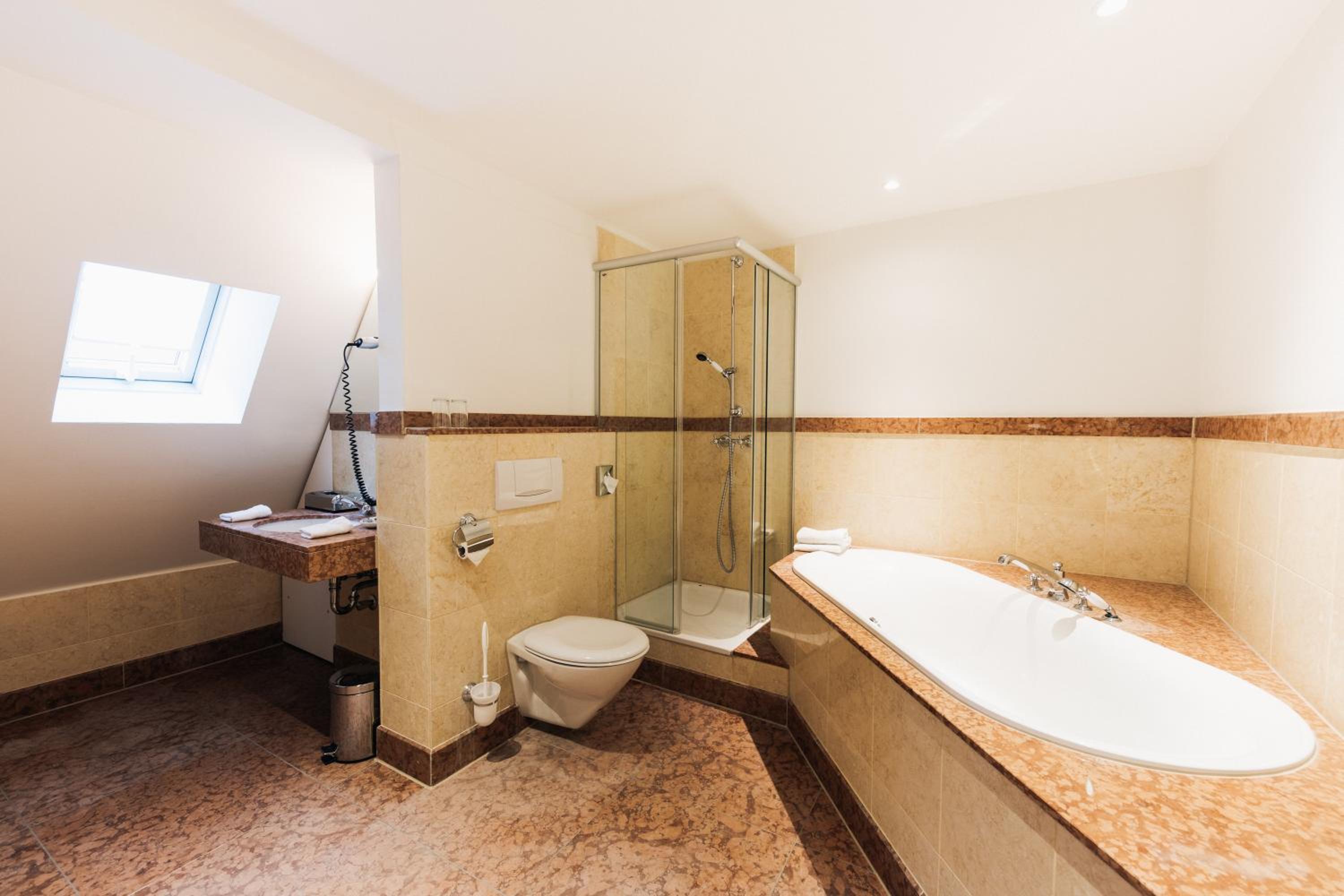 Standard Double Room - Photo 2