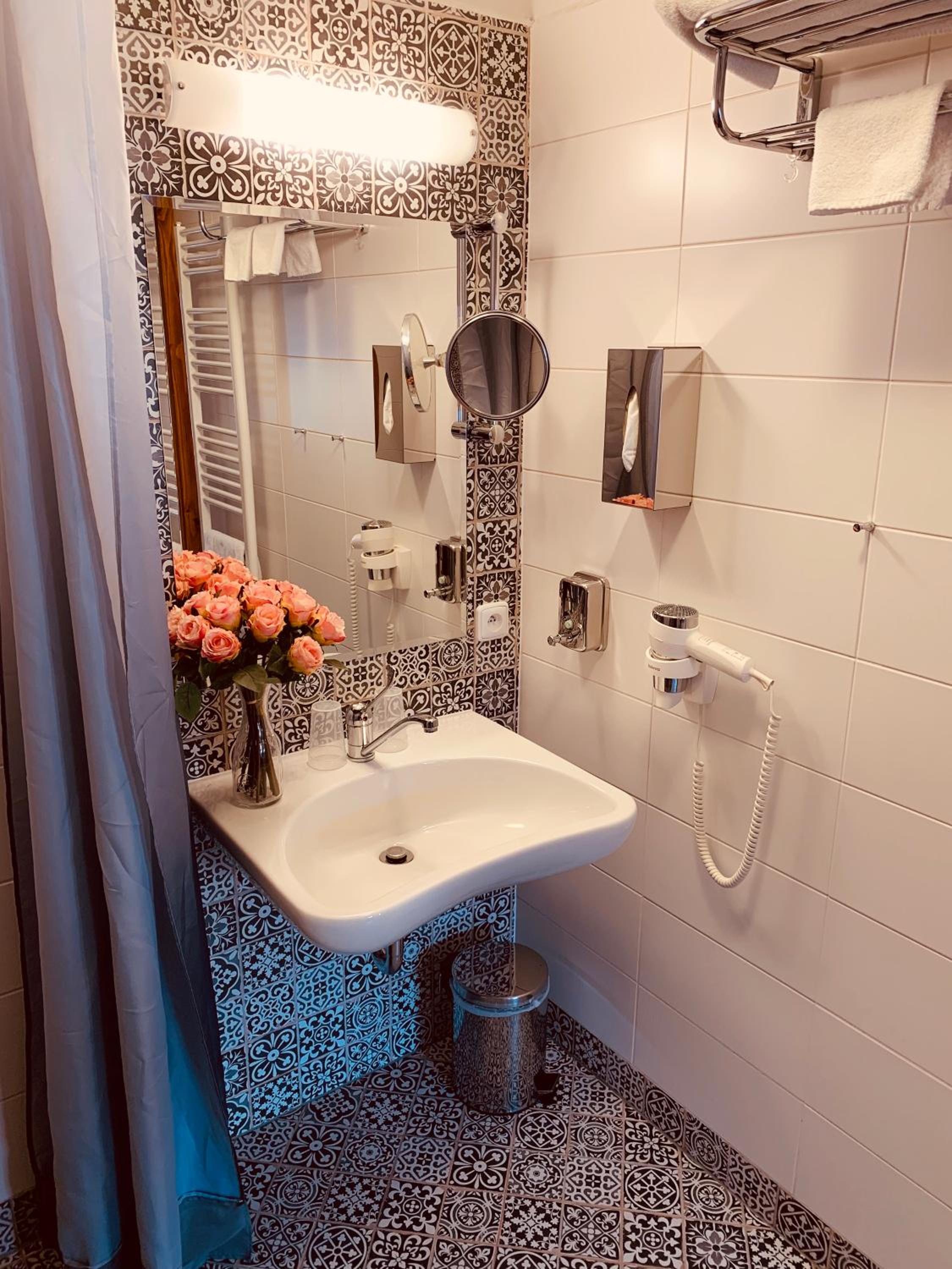 Double or Twin Room - Disability Access - Annex photo 3