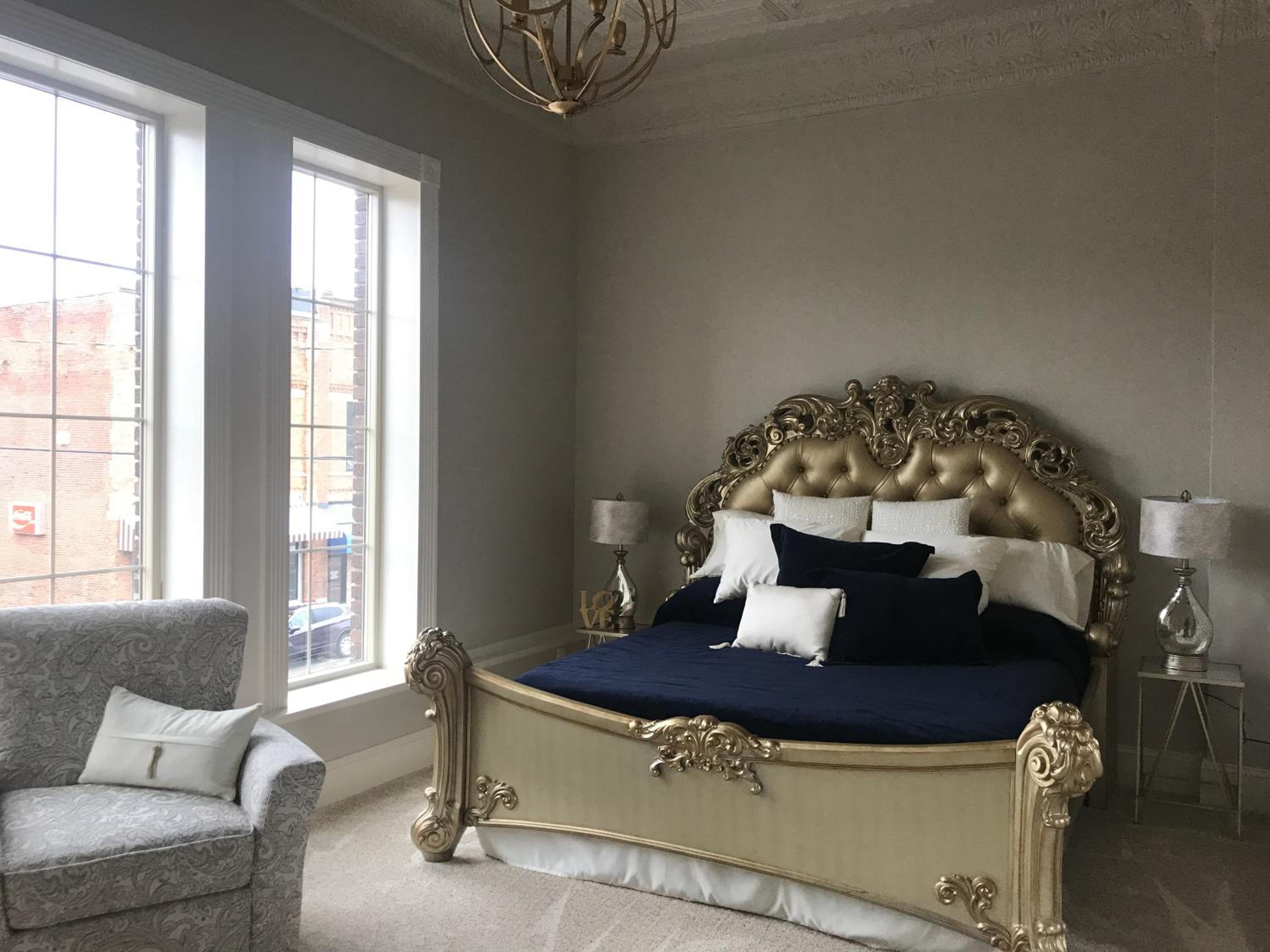 King Suite - Photo 2