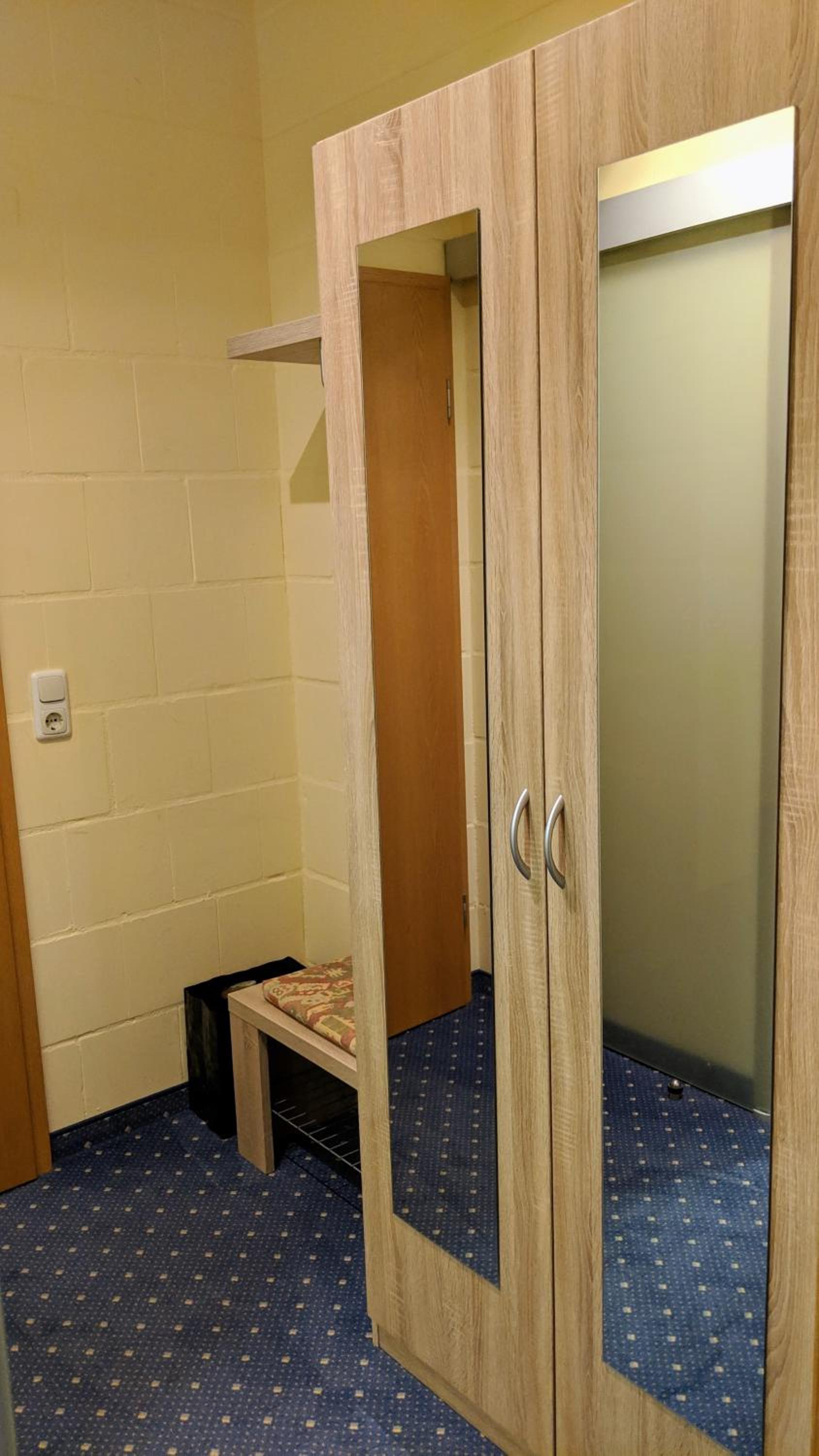 Budget Double Room - Photo 6