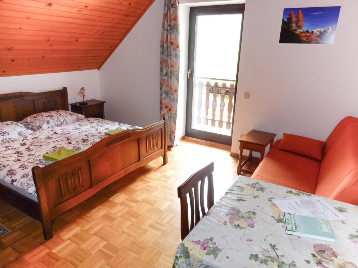 Basic Triple Room with Shared Bathroom