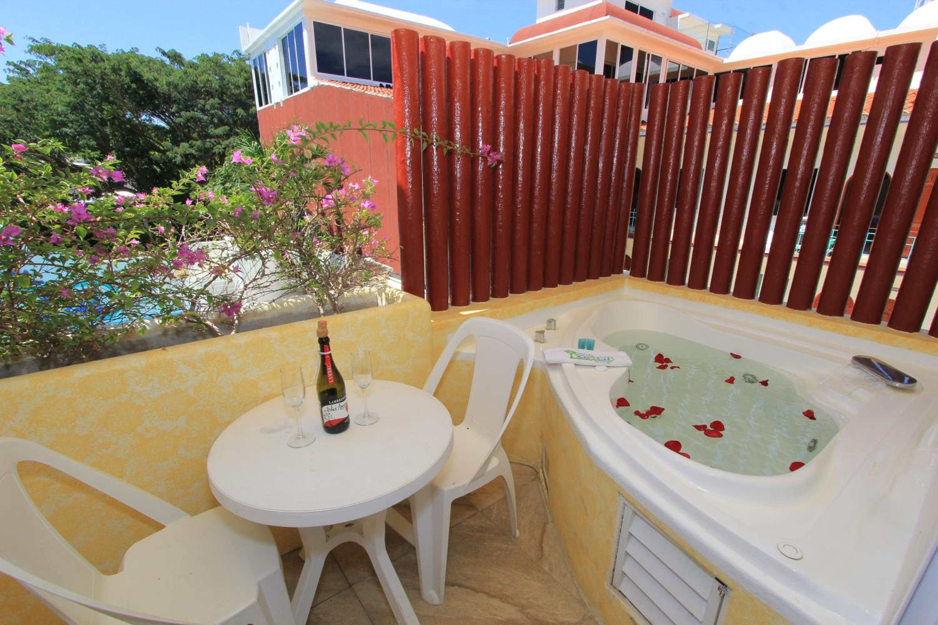 King Suite with Spa Bath and Balcony photo 2