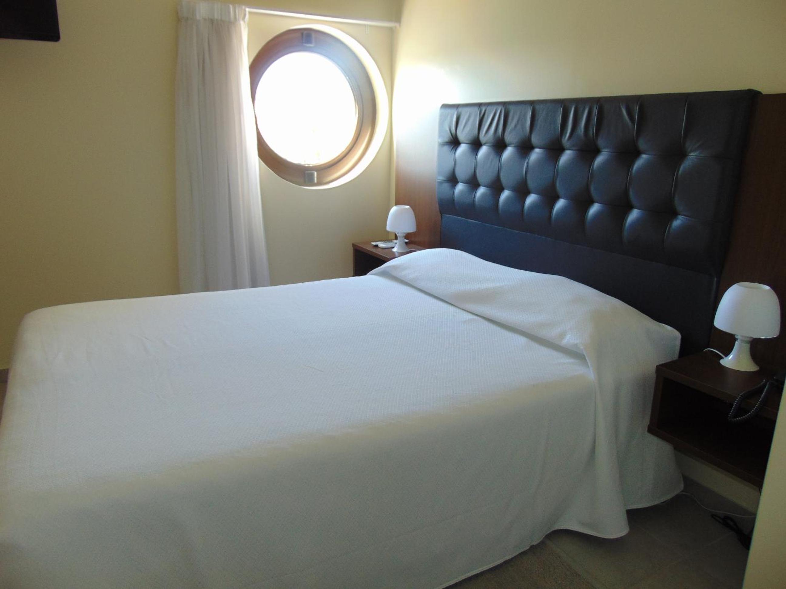 Double Room with River View - Photo 2