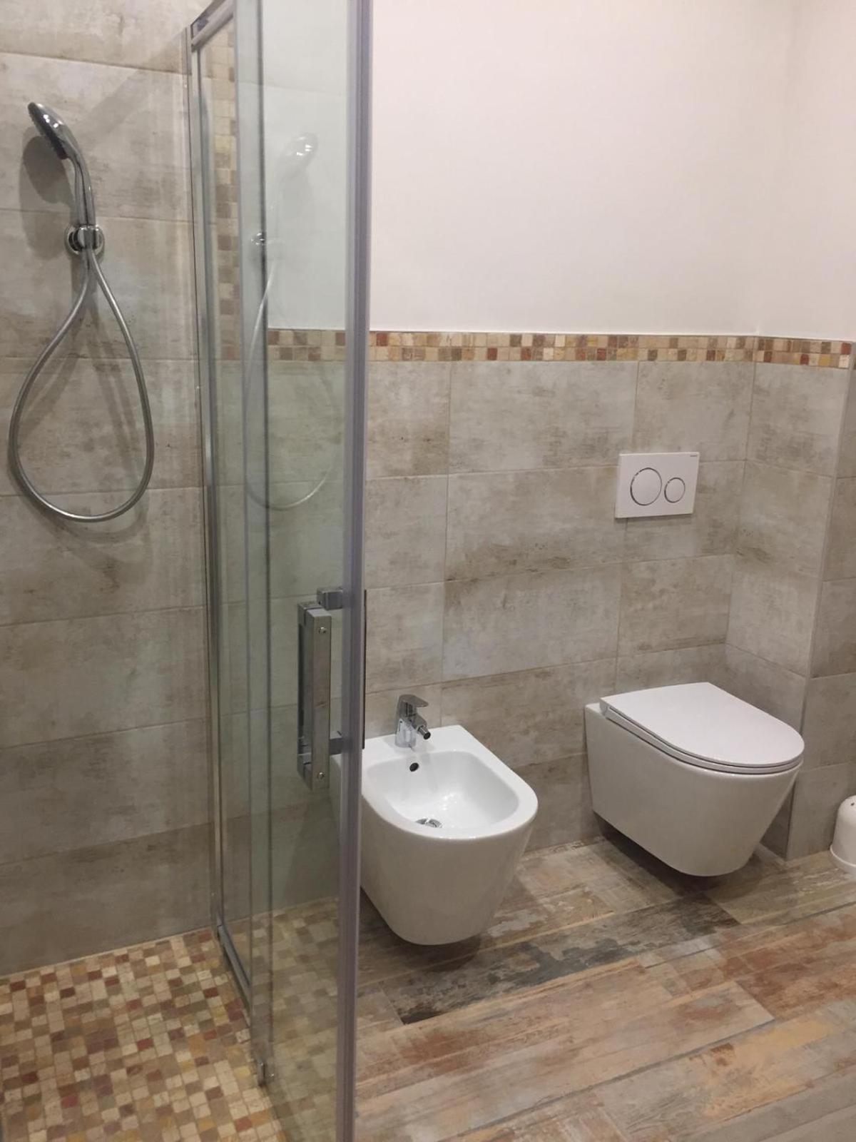Double Room - Photo 17