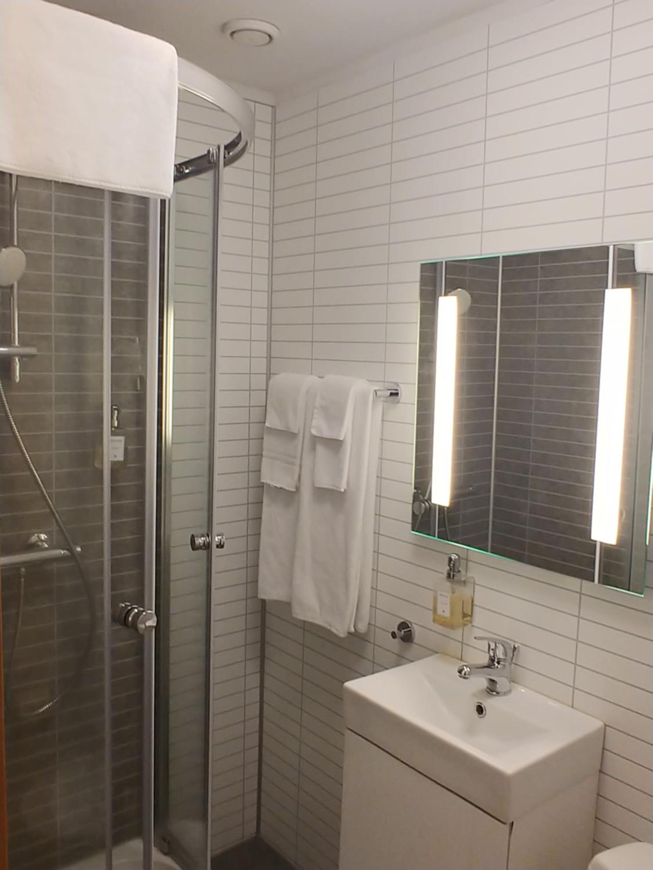 Economy Double or Twin Room - Photo 4