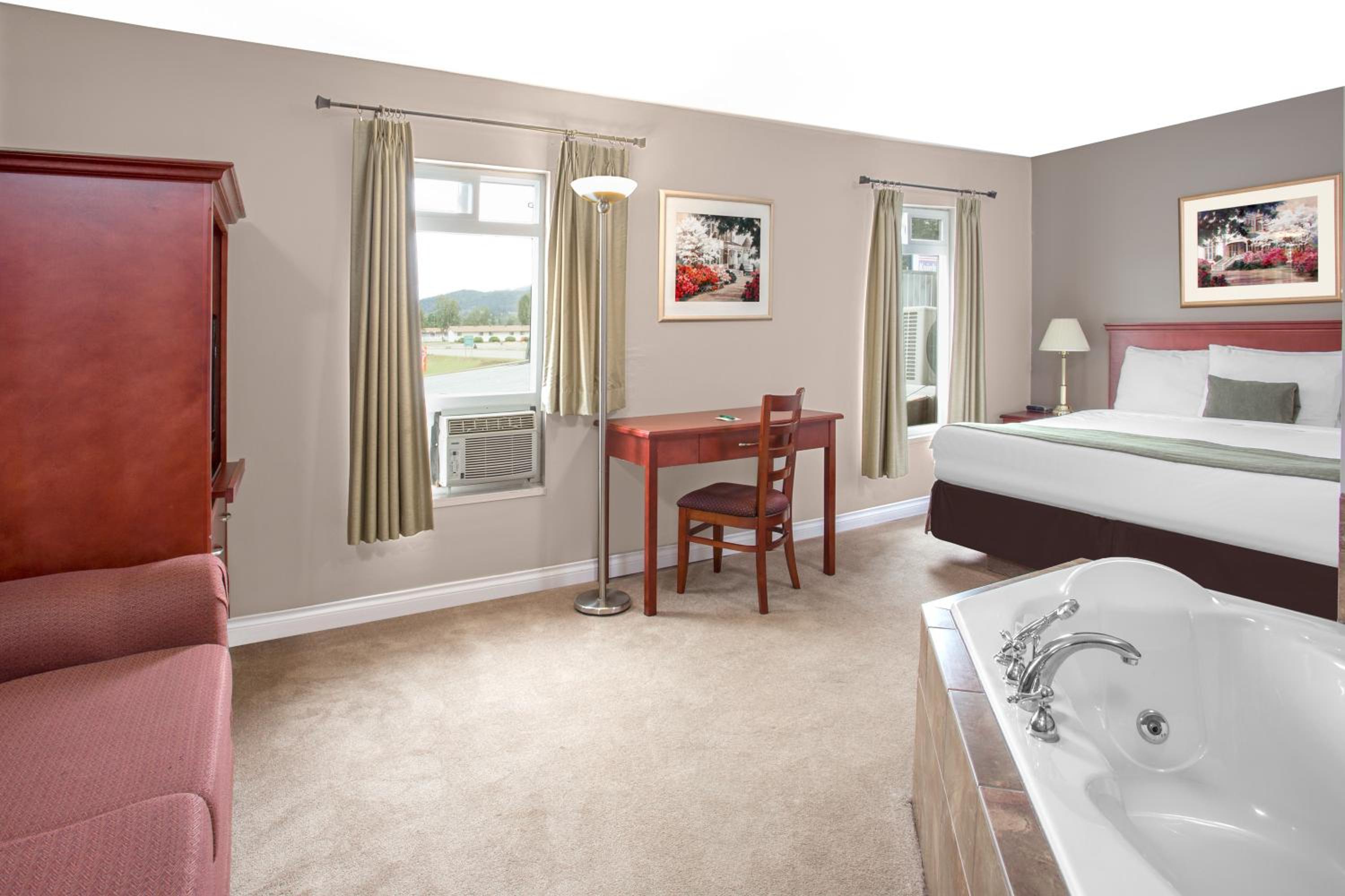 Queen Room - Non-Smoking