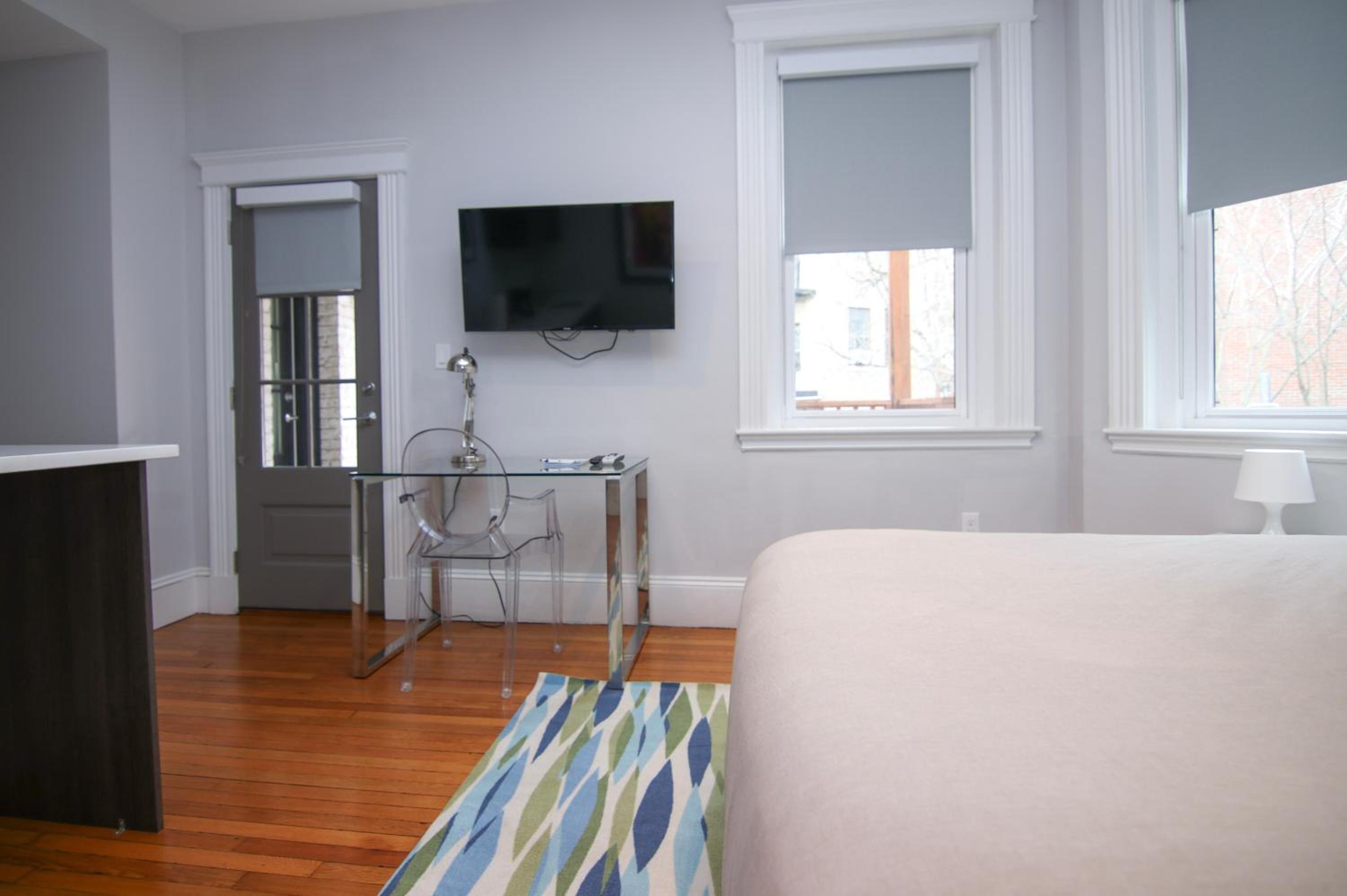 One-Bedroom Apartment - Photo 12