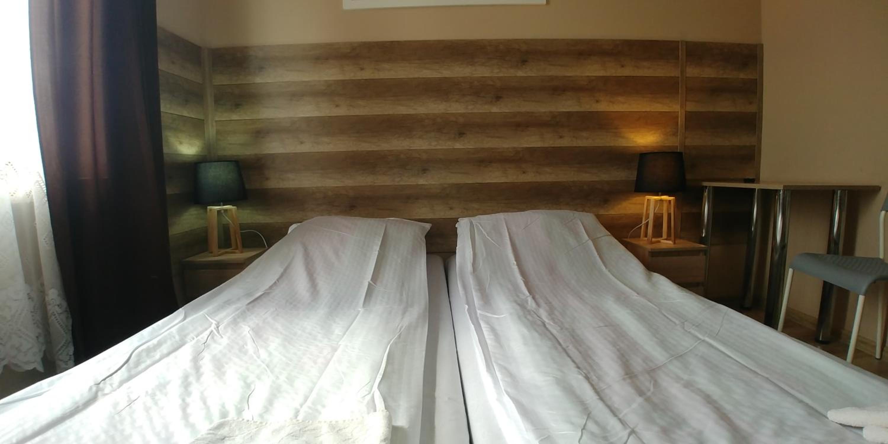 Double Room with Private Bathroom - Photo 14