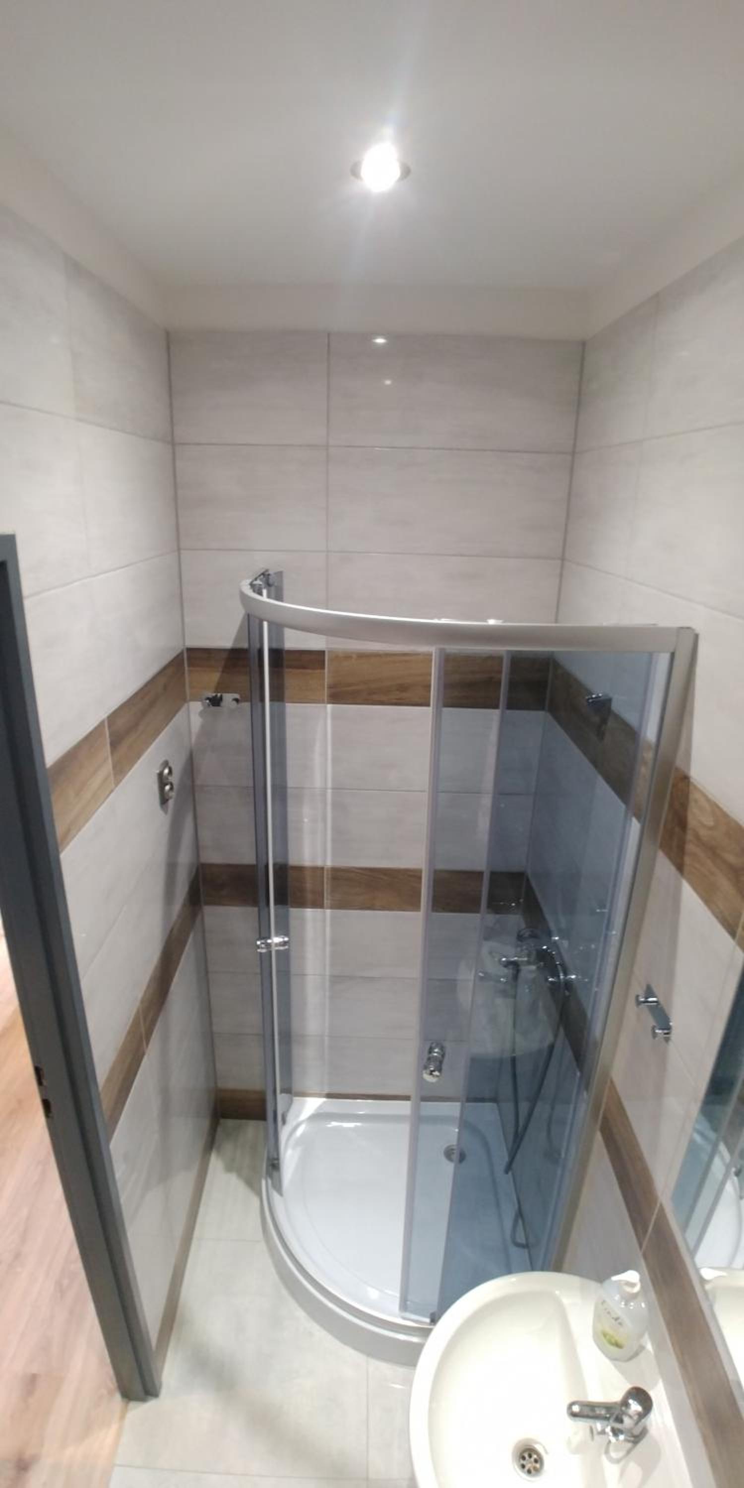 Double Room with Private Bathroom - Photo 18