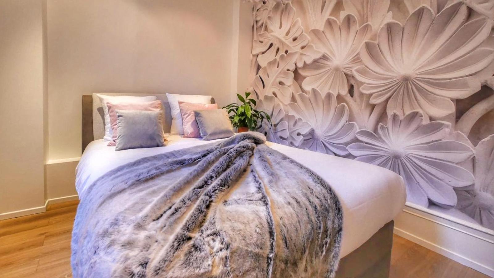 Deluxe Family Suite - Photo 7