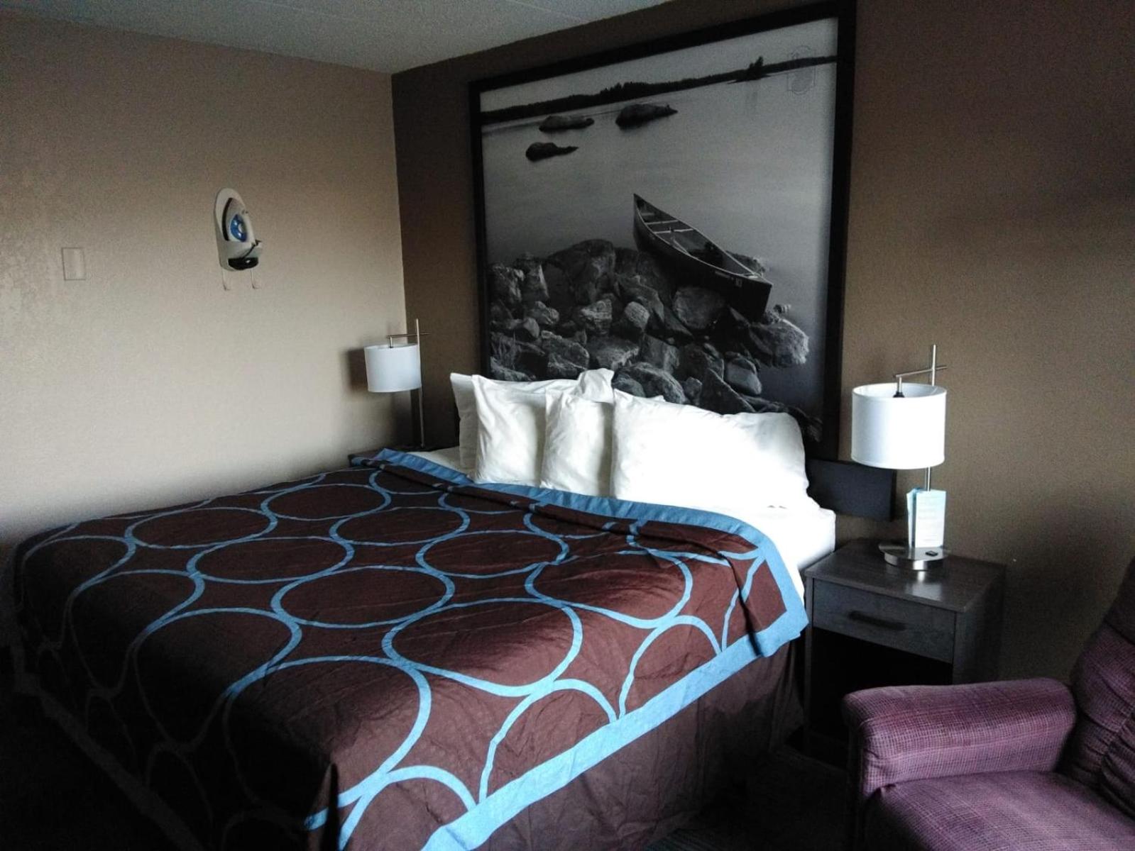 Queen Room - Non-Smoking photo 1