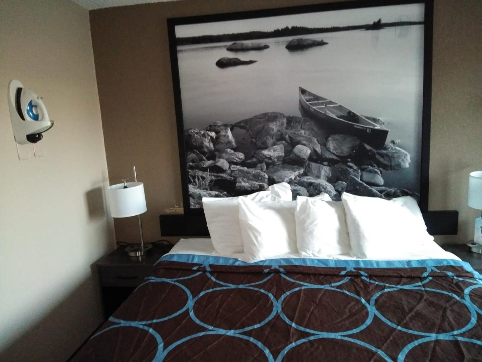 Queen Room - Mobility Access/Non-Smoking photo 1