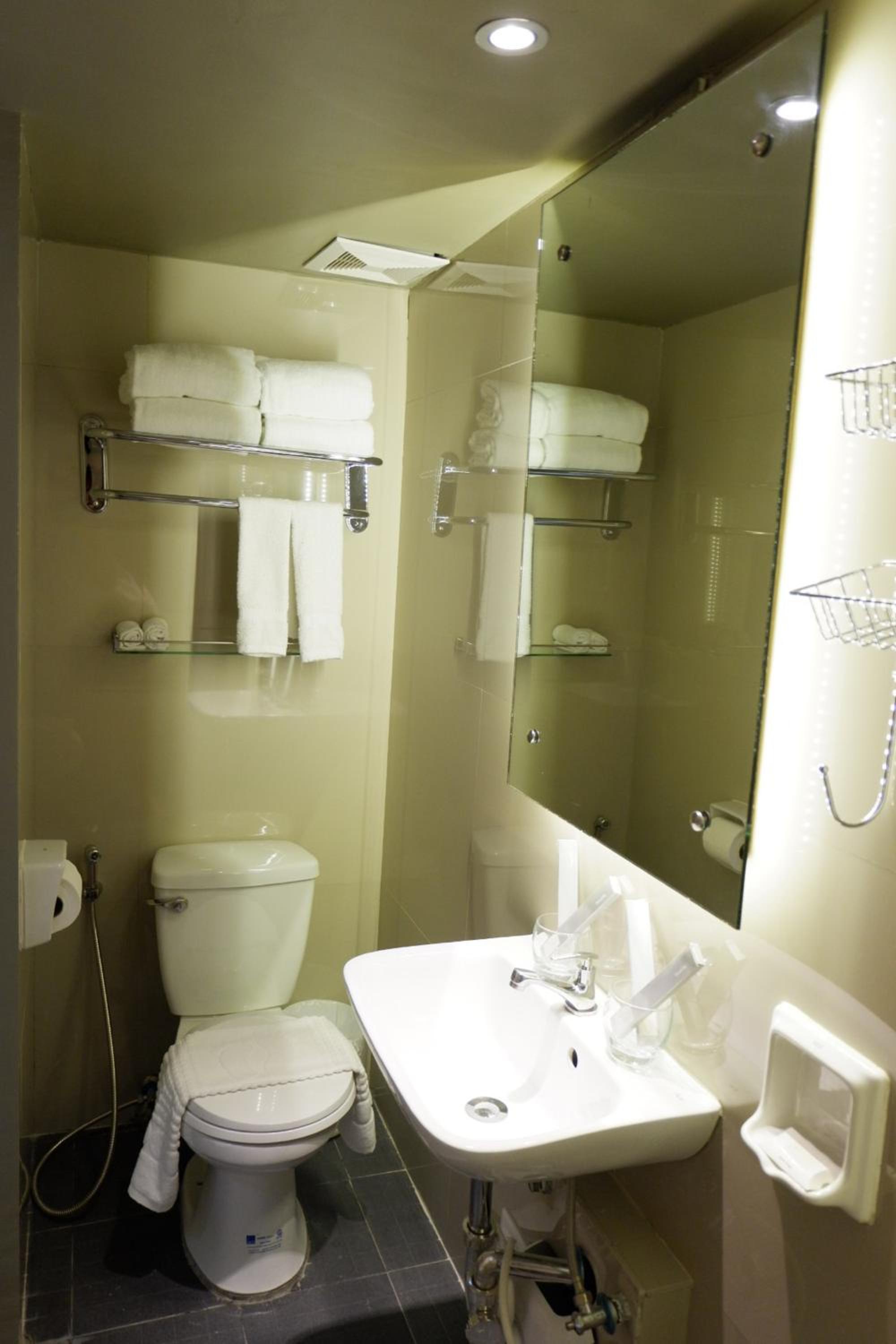 Quadruple Room - Photo 7