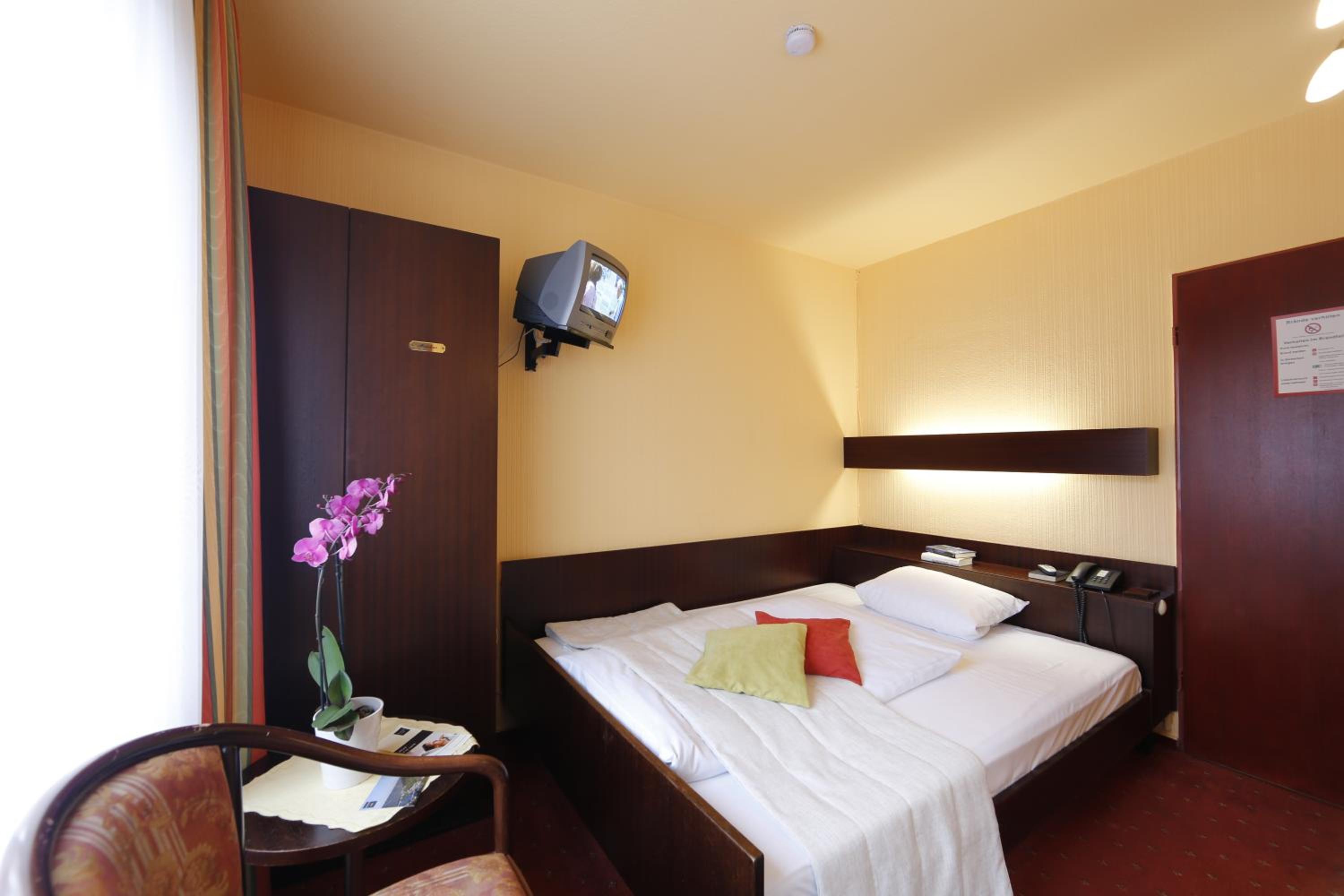 Single Room photo 2