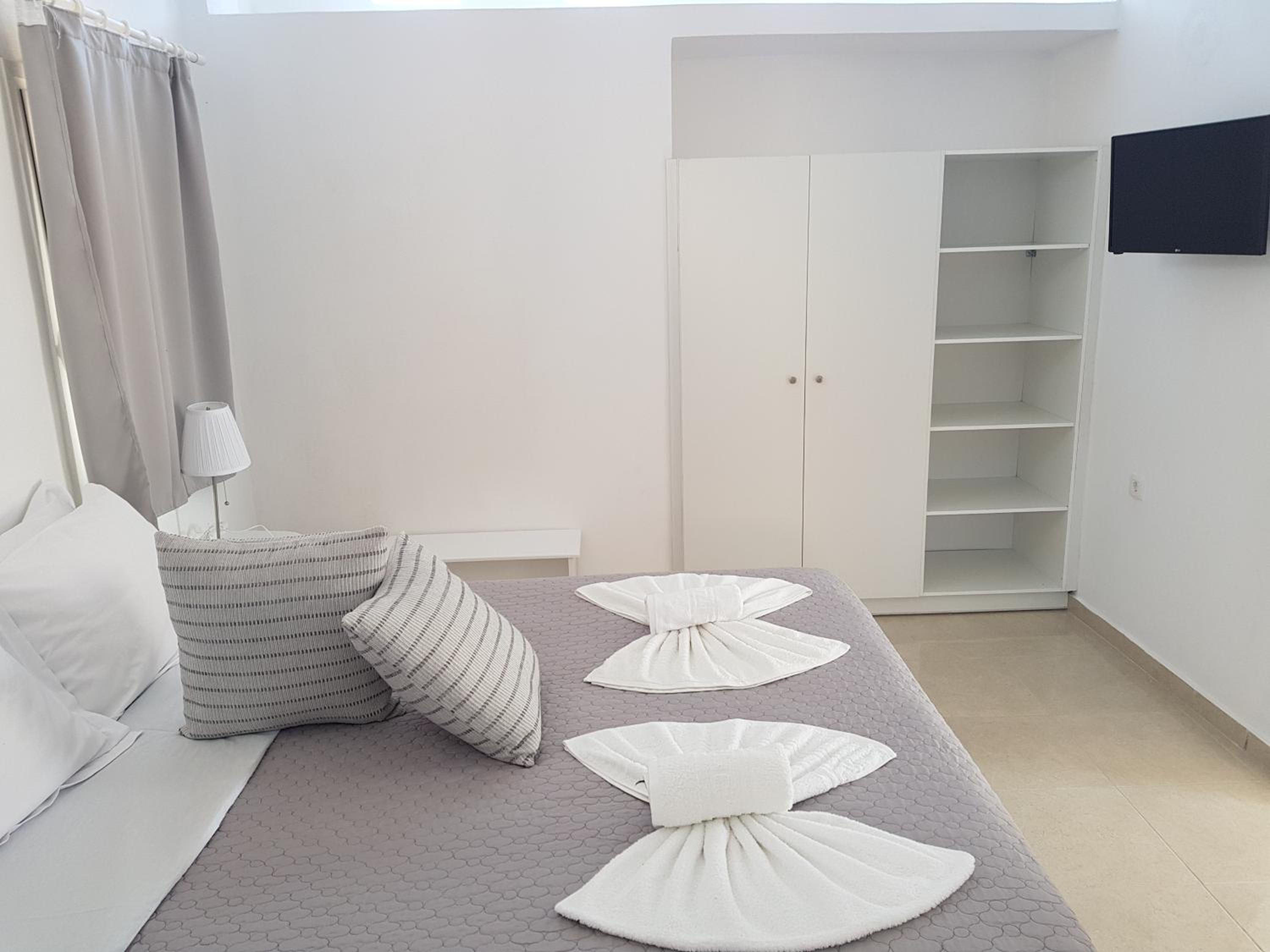 Deluxe Room - Photo 14