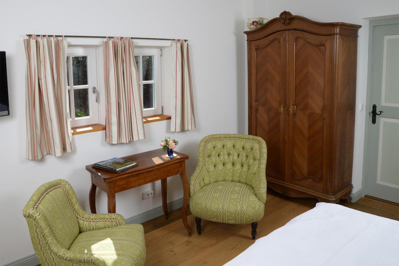 Deluxe King Room photo 3
