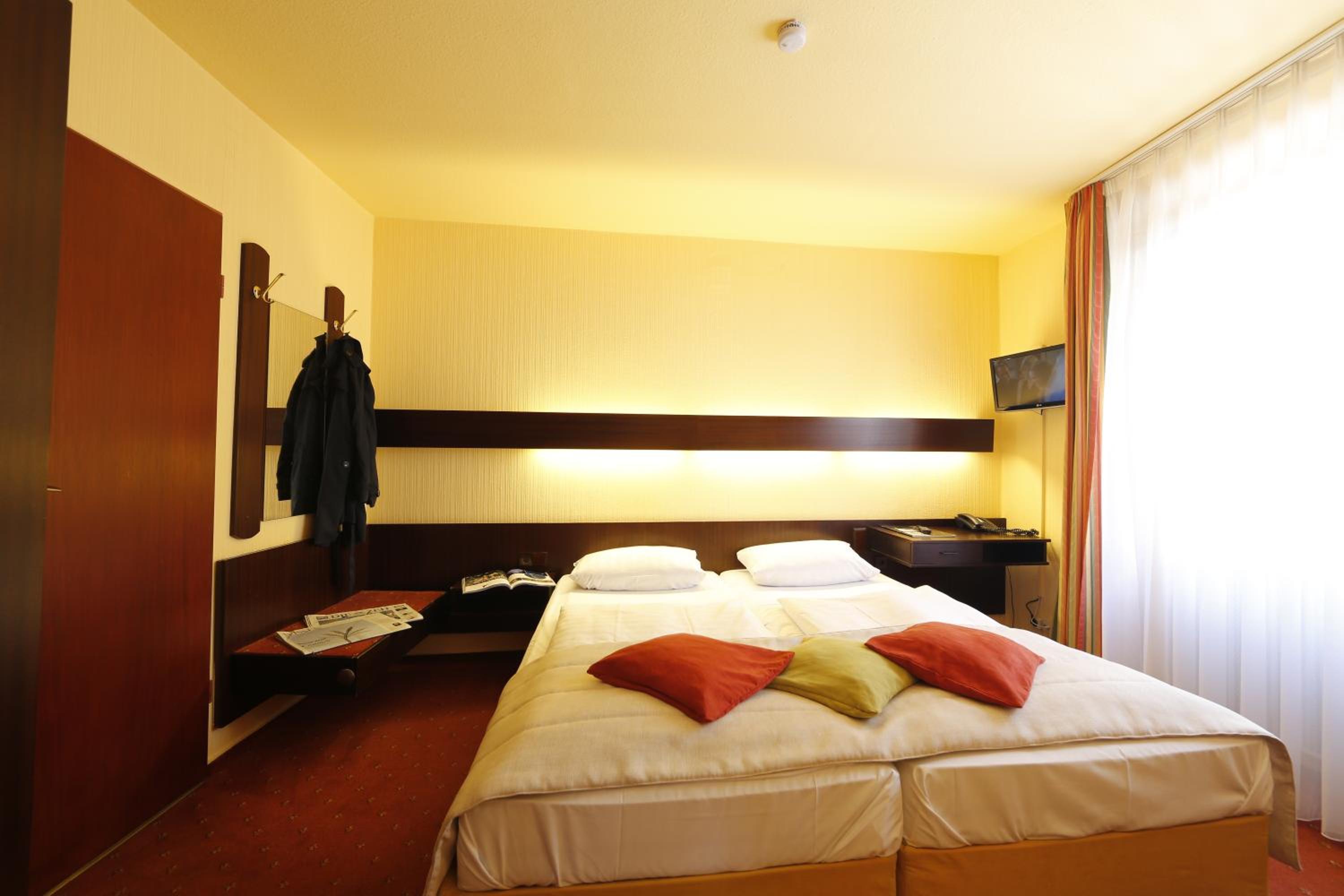 Double Room - Photo 2