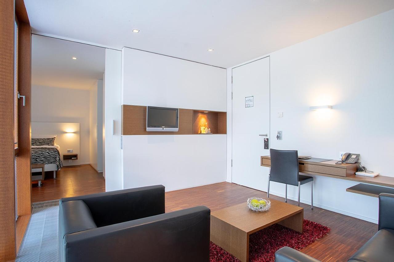 Suite - Photo 3
