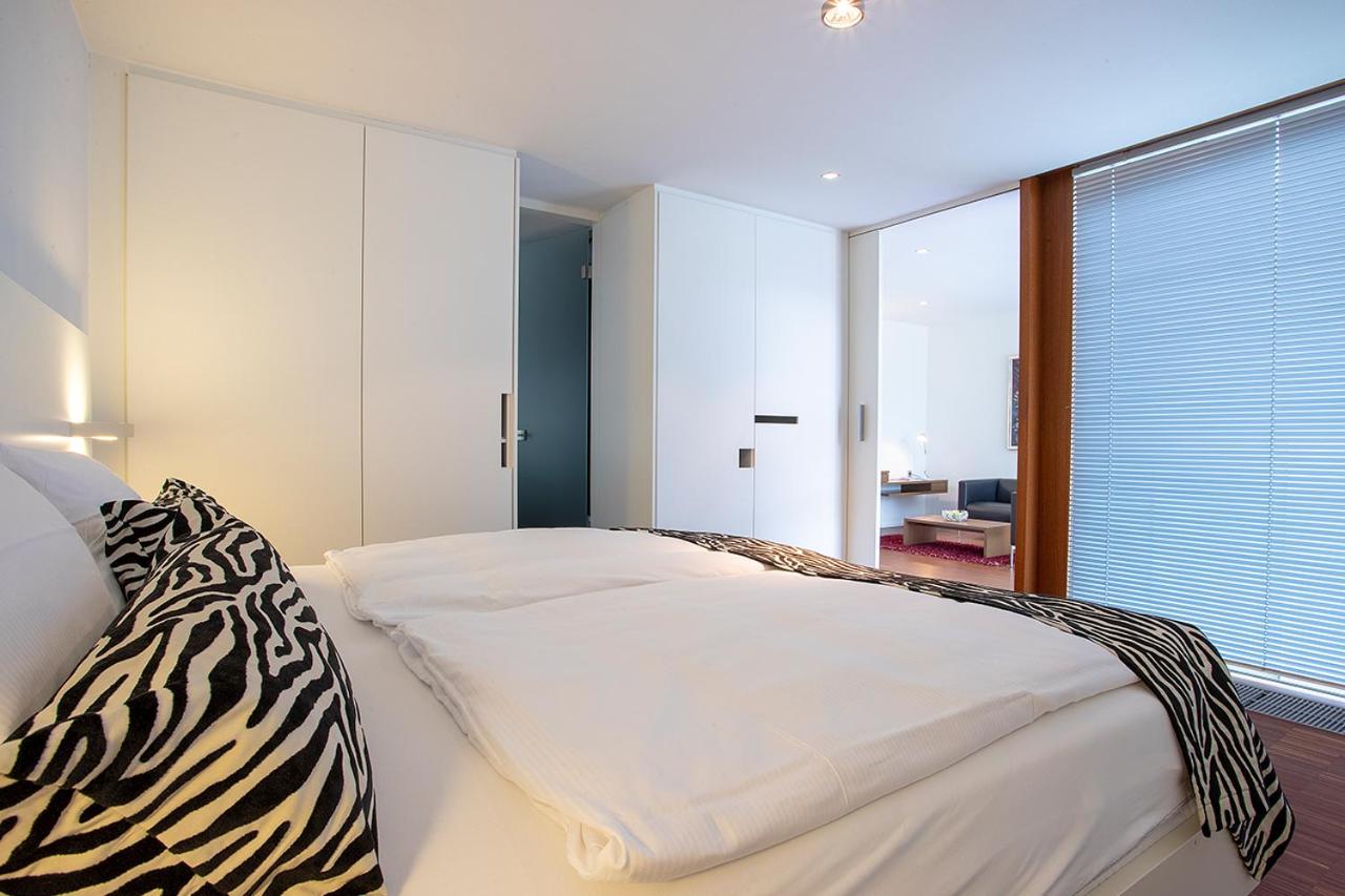 Suite - Photo 1