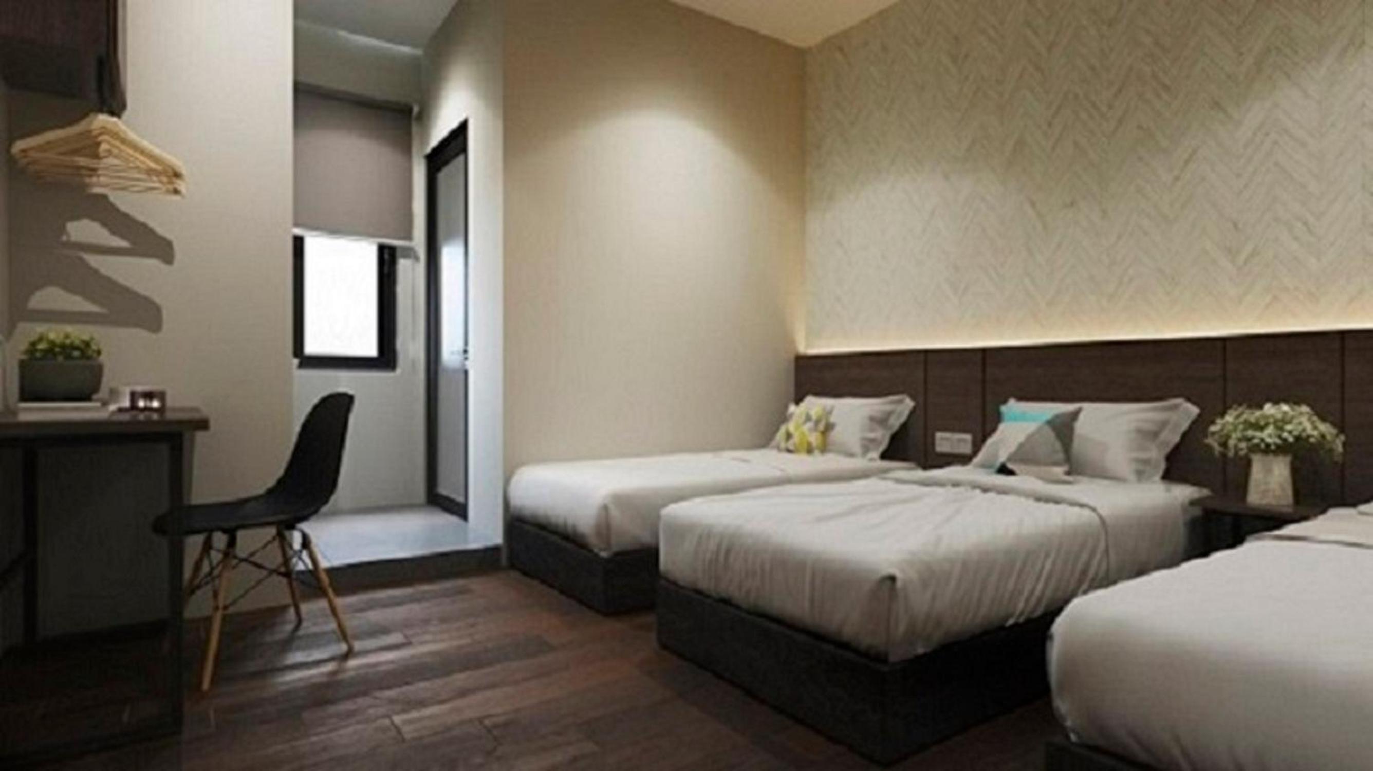 Triple Single Room with Window