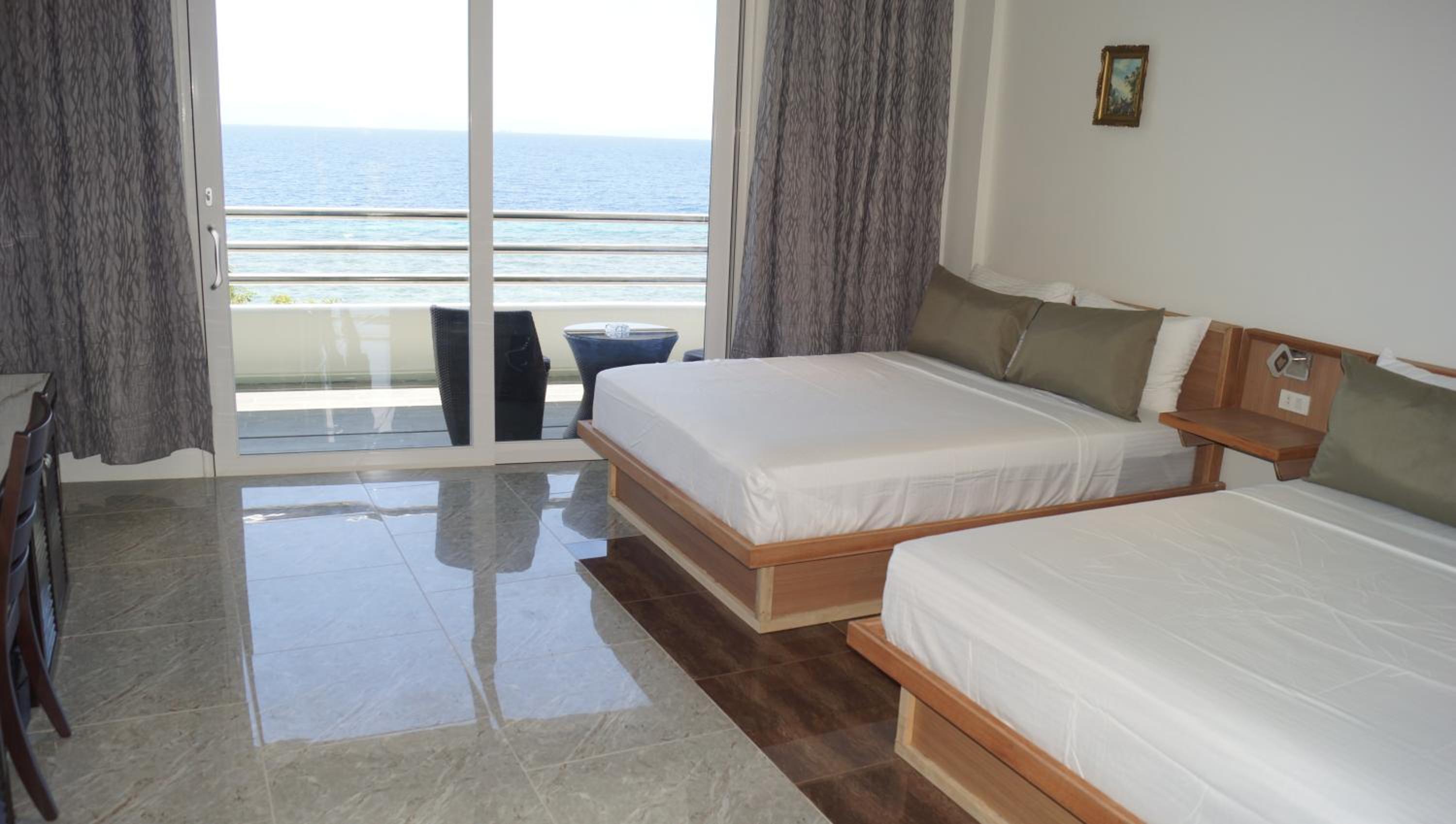 Double Queen Room - Photo 10