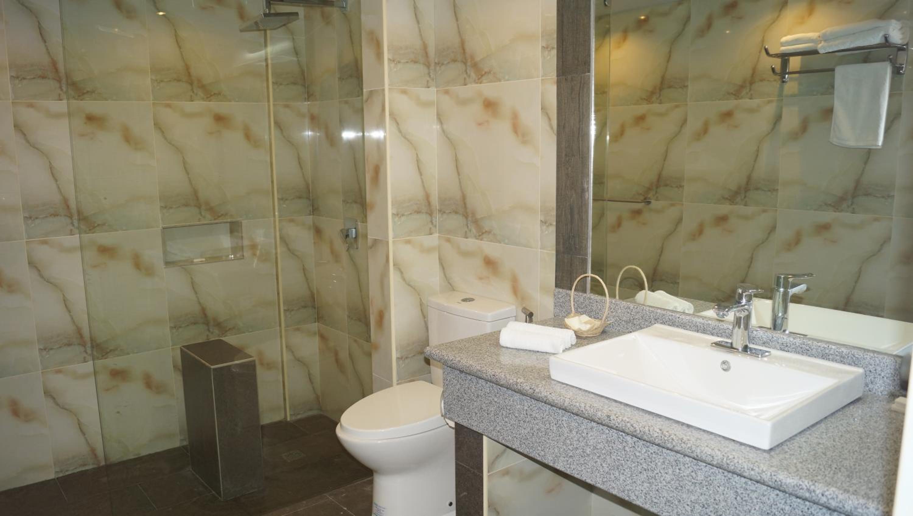 Double Queen Room - Photo 9