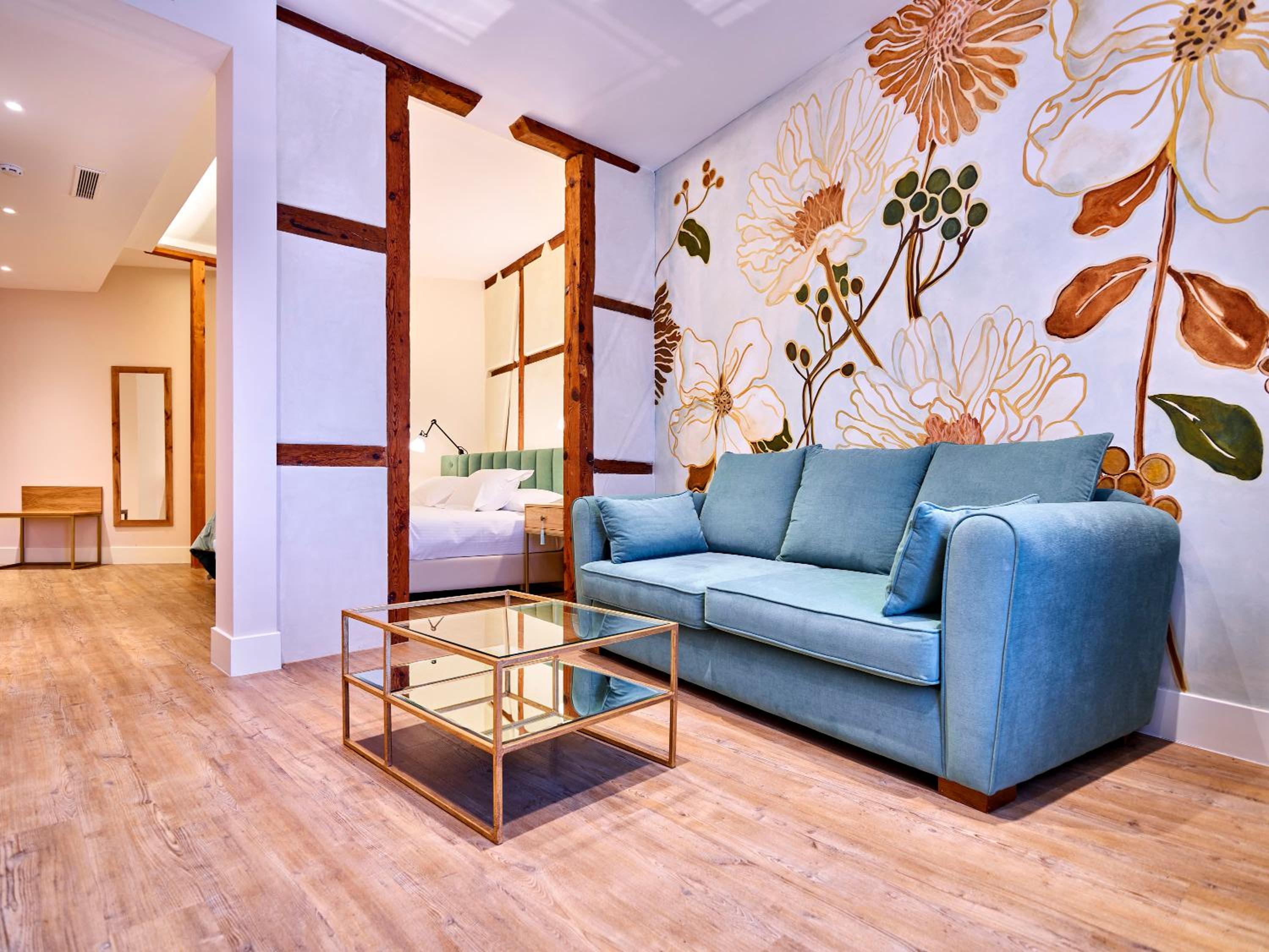 Suite with City View - Photo 4