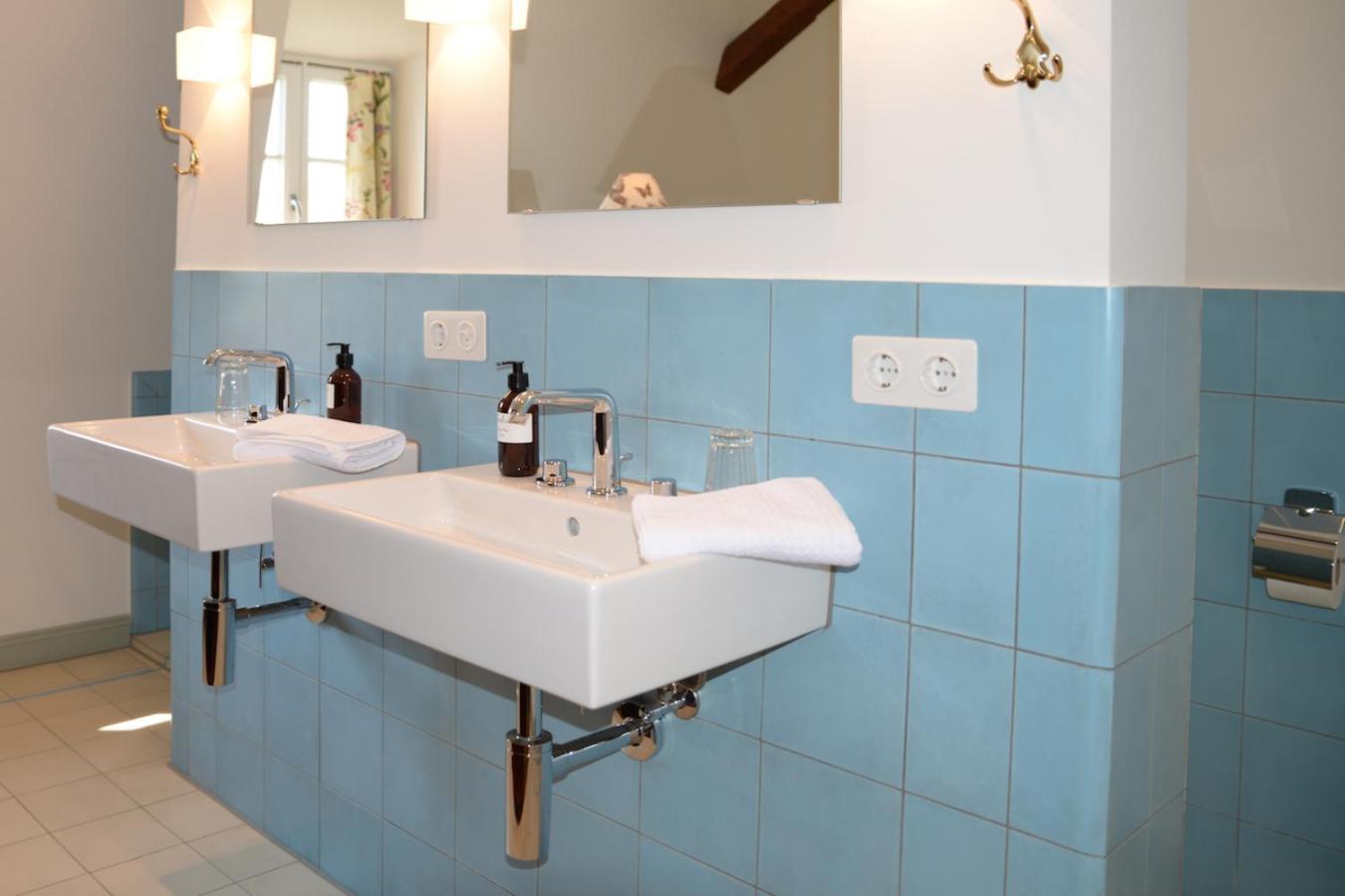 Deluxe Double Room with Shower photo 3