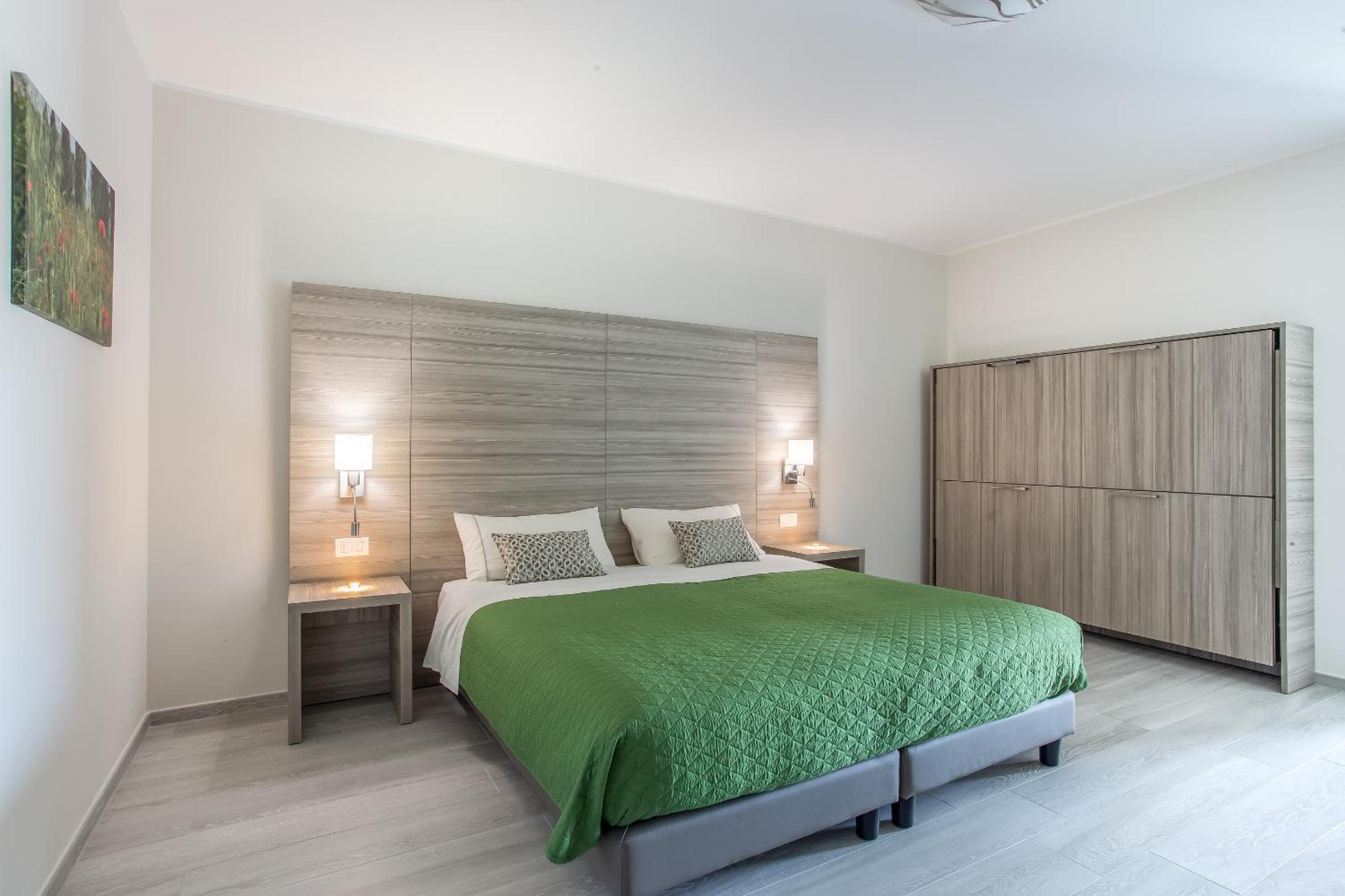 Double Room with Private Bathroom - Photo 18