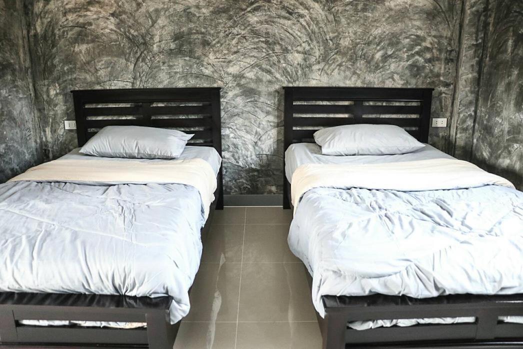 Superior Double Room with Two Double Beds - Photo 9
