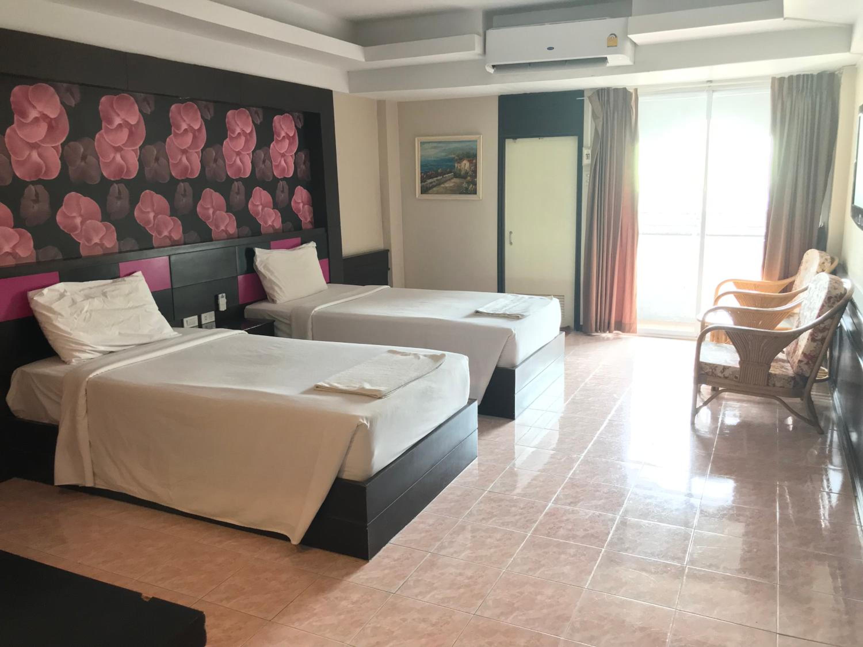Twin Room - Photo 1